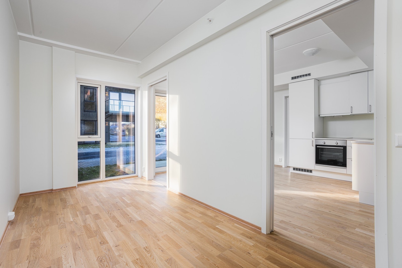 Soverommet benytter en moderne stil med to innganger Galleribilde