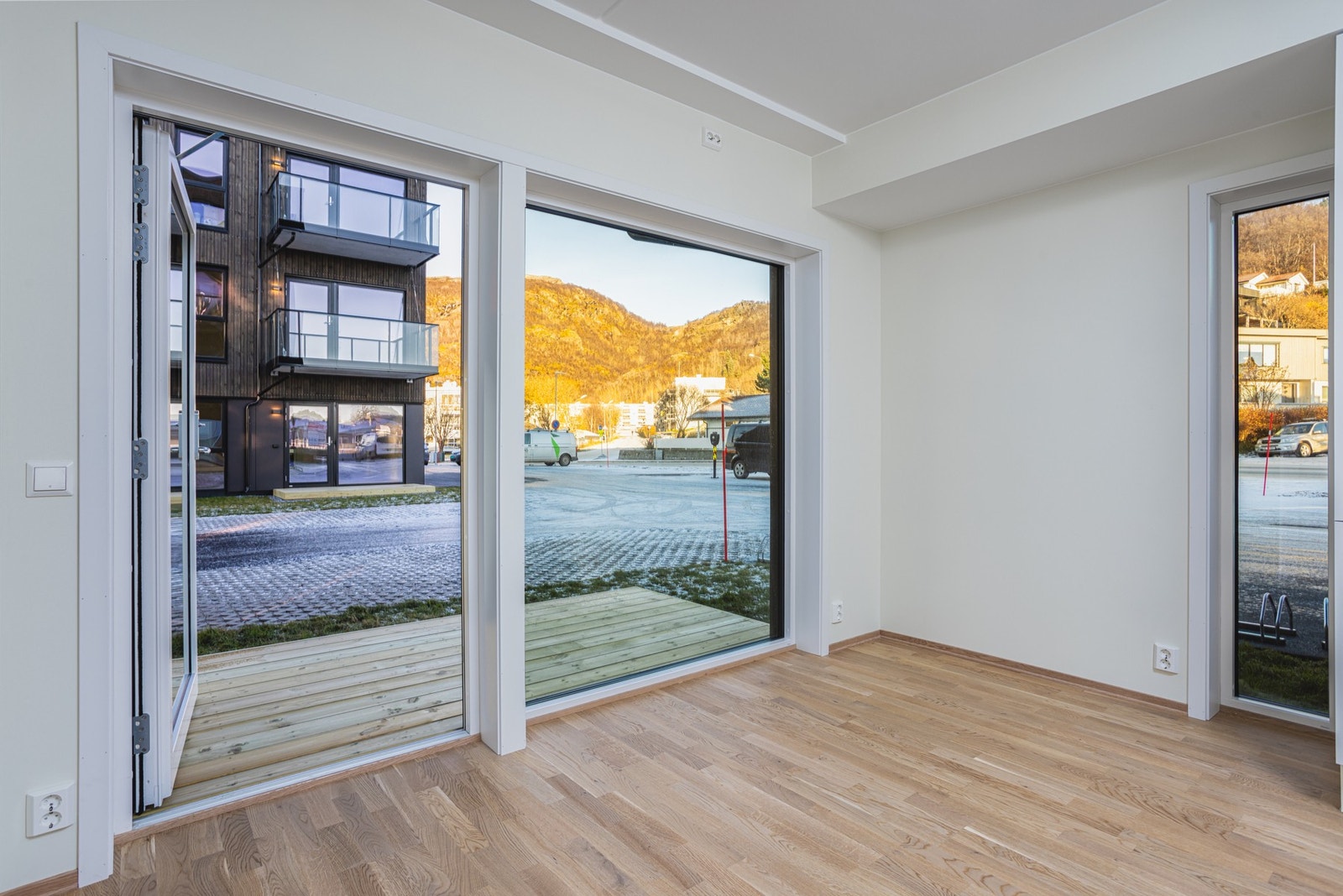 Direkte fra kjøkken har du utgang til uteområdet. Galleribilde