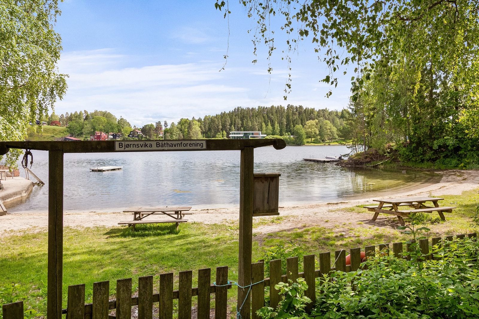 Bjørnsvika Båthavnforening ligger ikke langt unna med en felles strand. Galleribilde