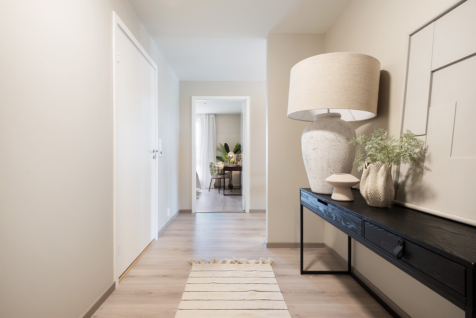 Lyst og fint inngangsparti. Galleribilde