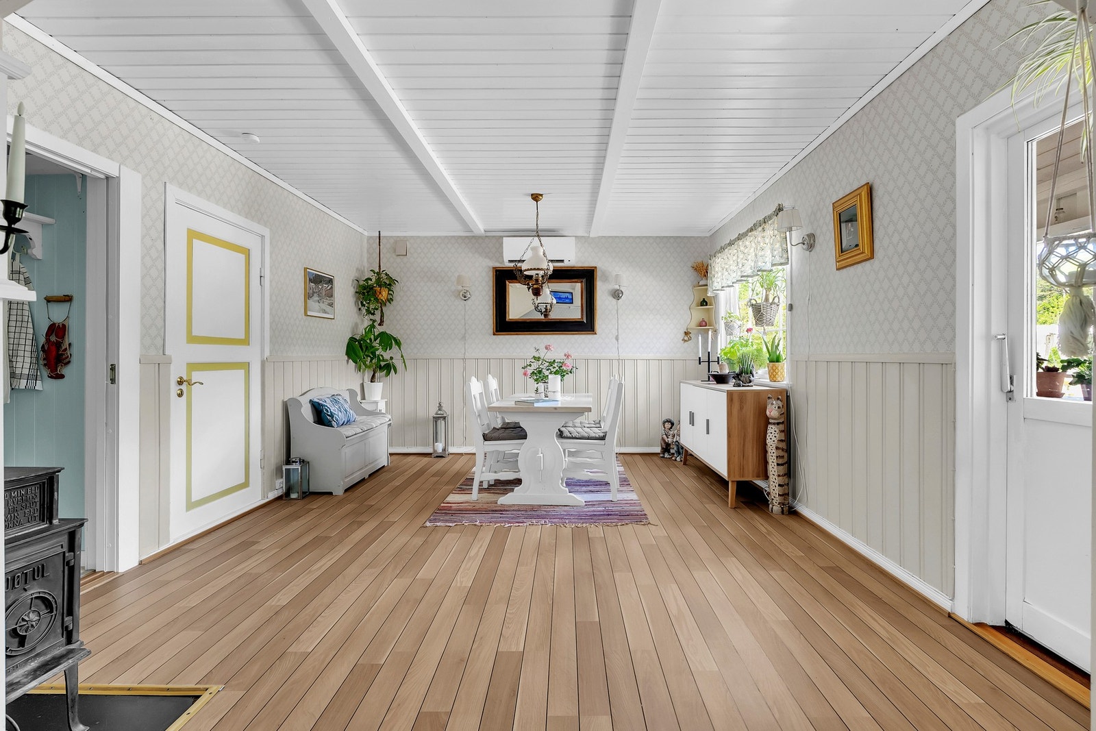 Her kan du enkelt innrede både en hyggelig sofakrok og en spiseplass. Galleribilde