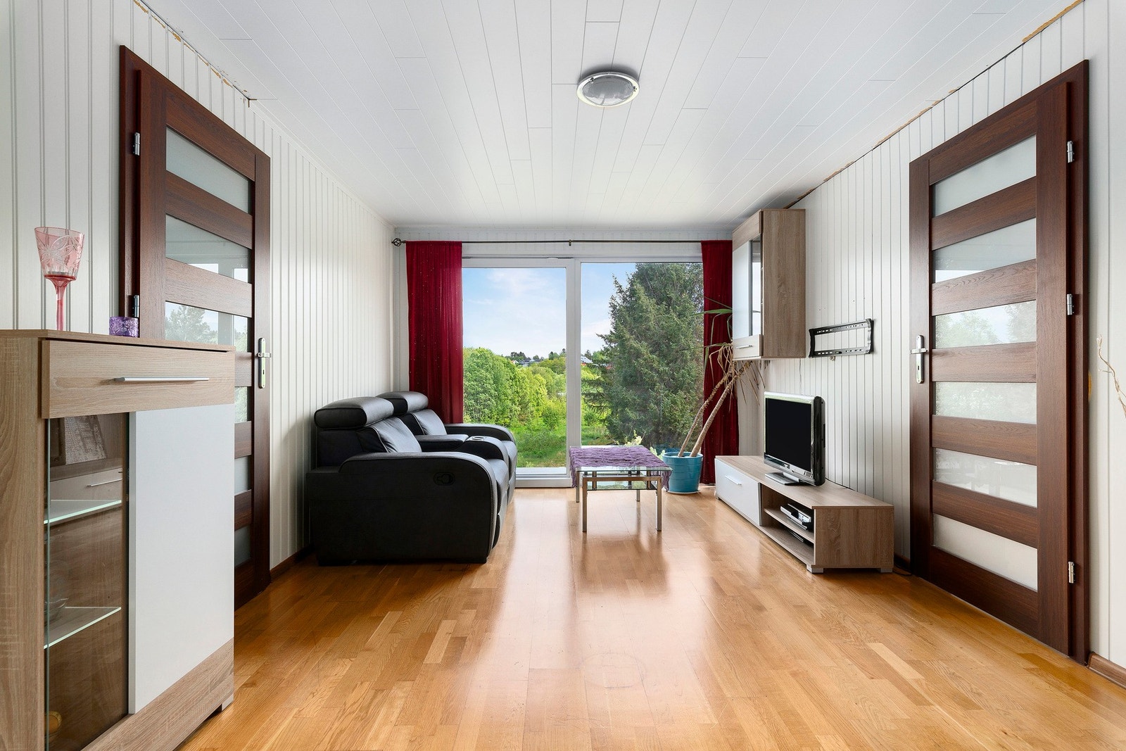 Loftsstuen fungerer flott som en ekstra stue for barna når vennegjengen kommer innom. Galleribilde