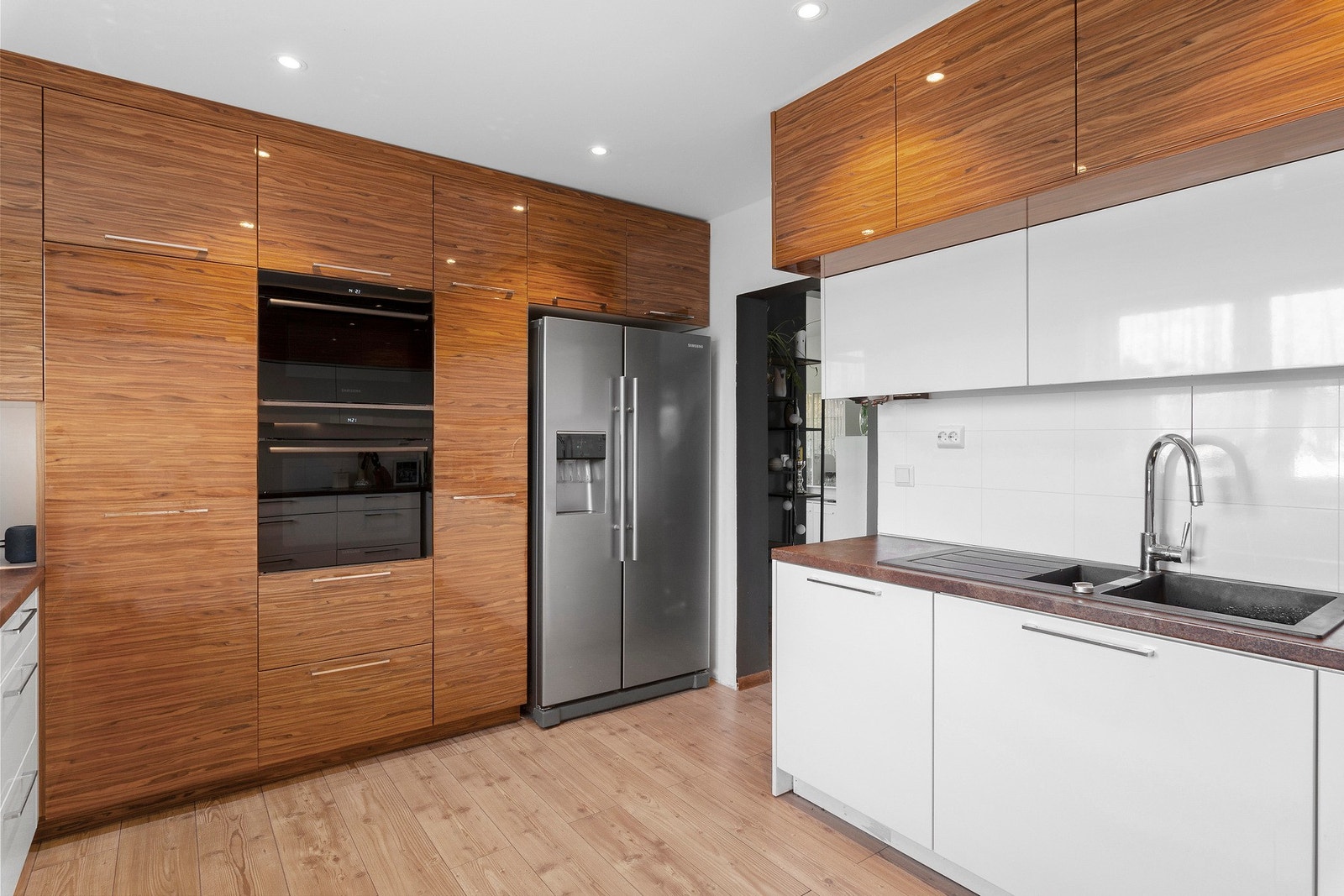 Her får du rikelig med lagringsplass og gjennomtenkte oppbevaringsløsninger. Galleribilde