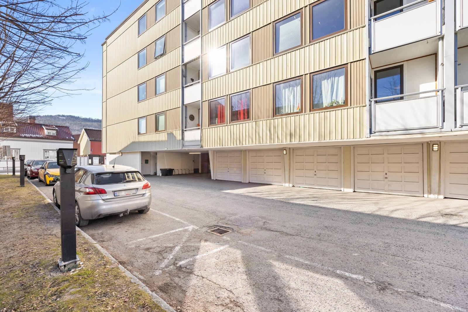 Parkeringsplasser og garasjeplasser leies ut etter ansiennitetsprinsippet. Galleribilde
