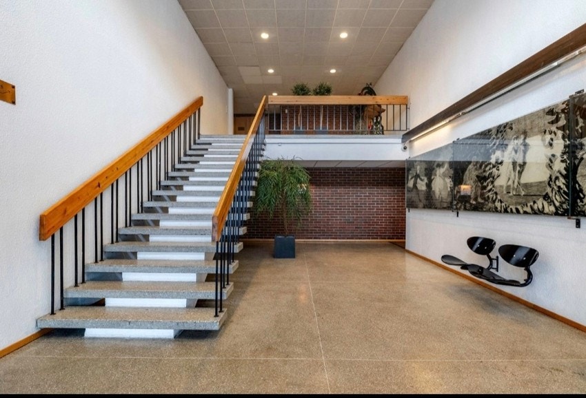 Flott påkostet inngangsparti i 1. etg, og det er heis Galleribilde