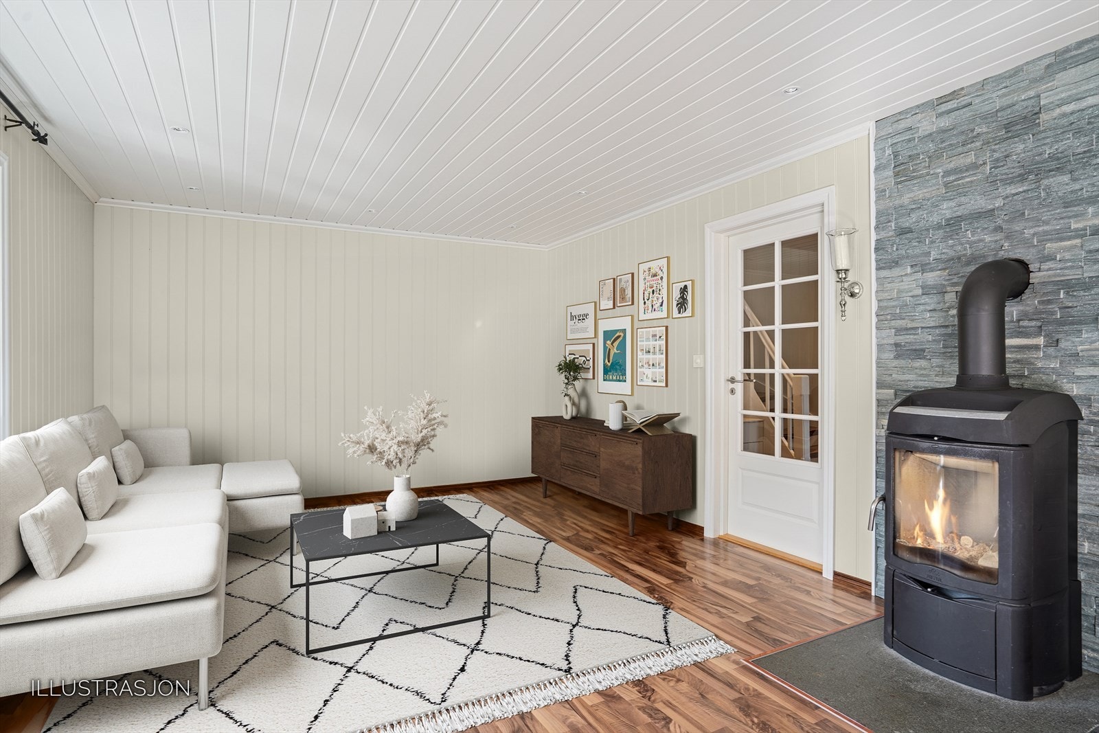 Peisen varmer godt og de flotte steinene gjør rommet flott! Galleribilde