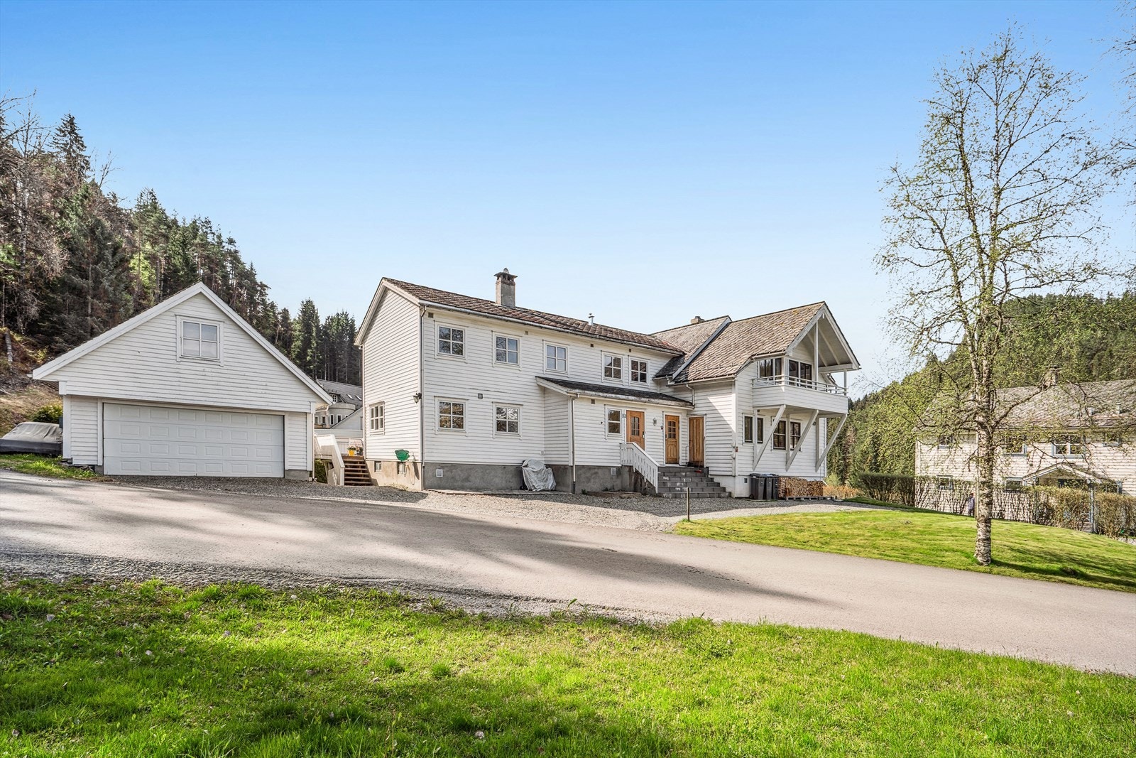 Velkommen til denne flotte vertikaldelte tomannsboligen i Tymbrålen 52, presentert av DNB Eiendom/ Maren Garvik. Galleribilde