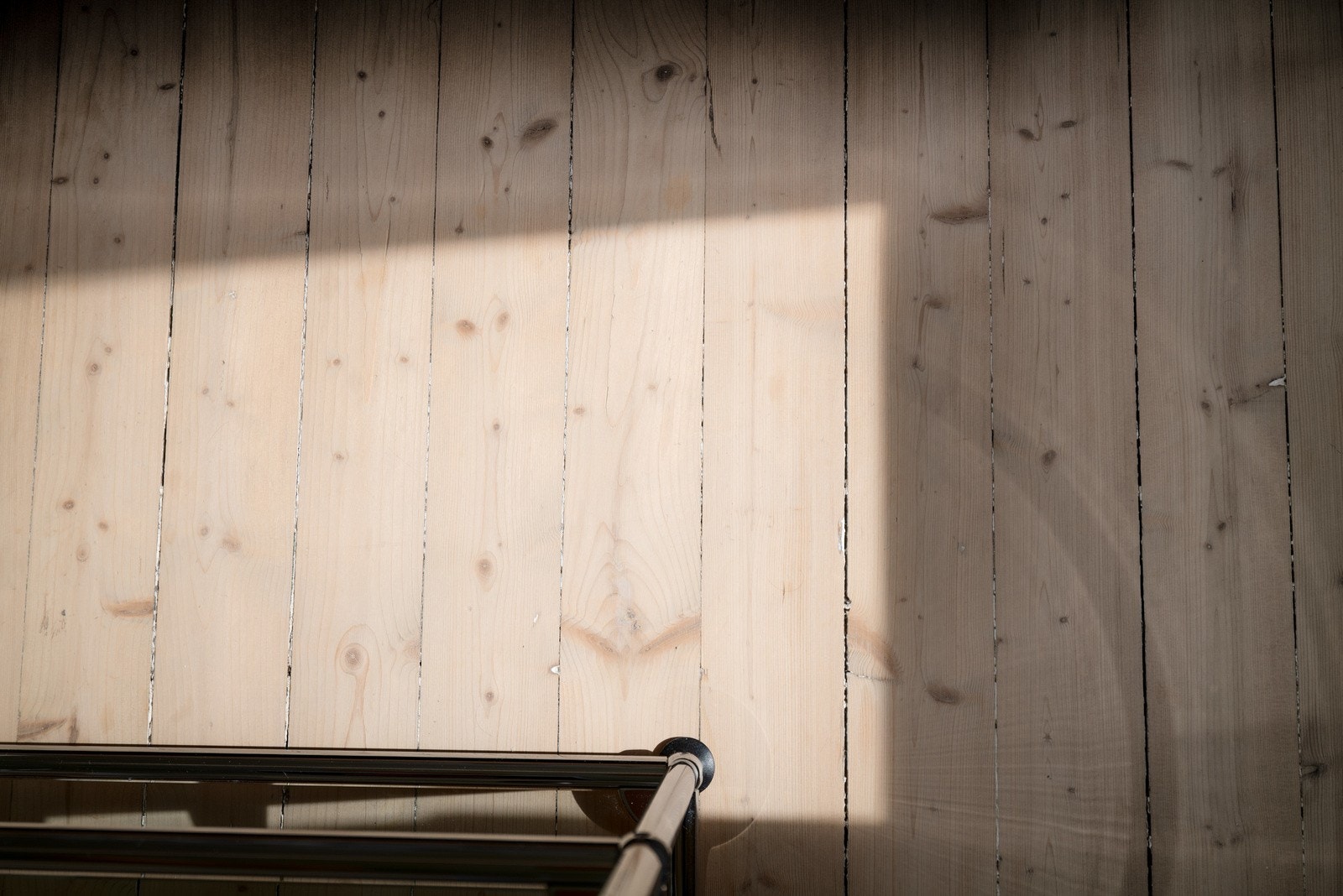 Vakre, originale gulvbord som er slipt og lutet i 2018. Galleribilde