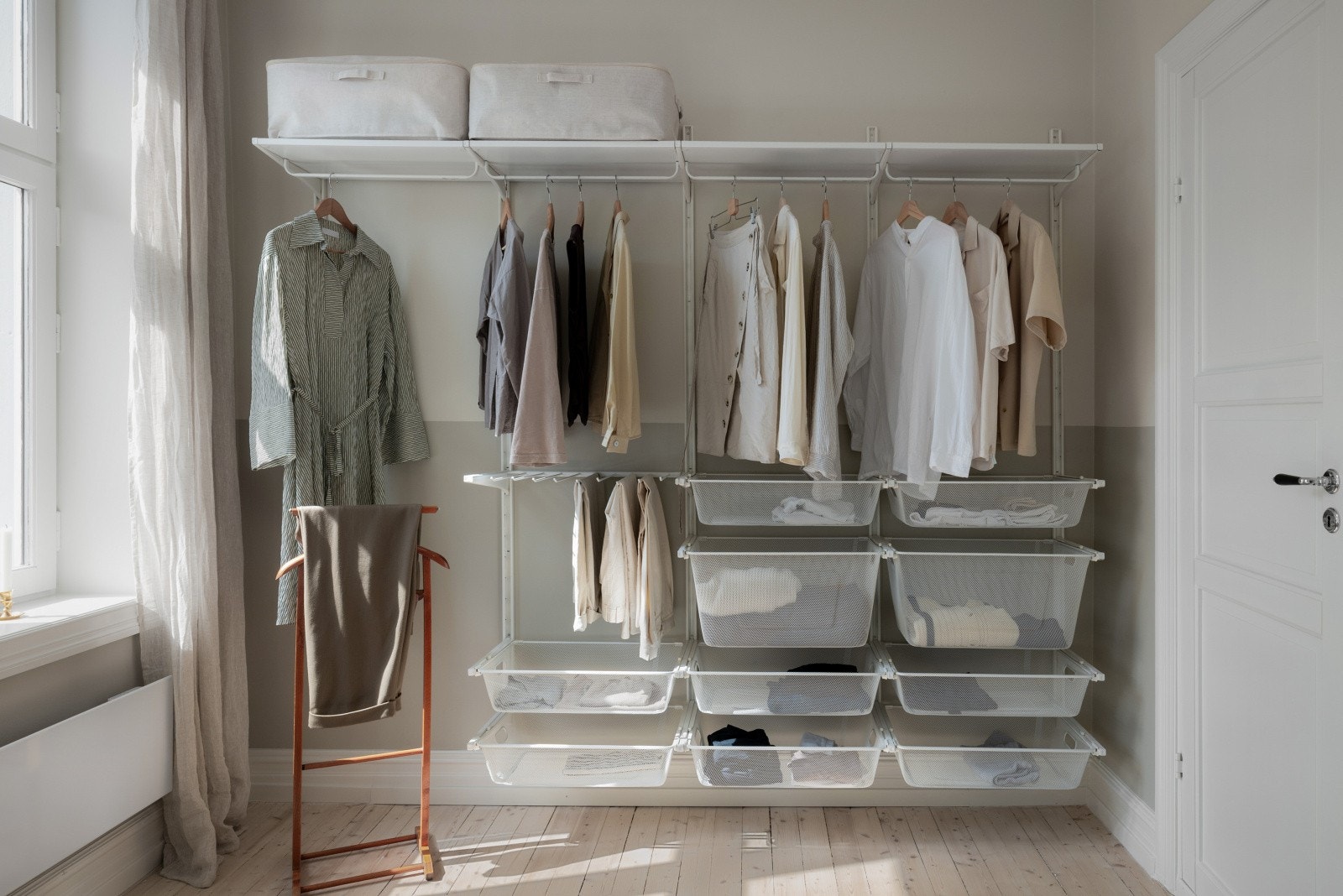 Praktisk og ryddig garderobeløsning med god oppbevaringsplass. Galleribilde