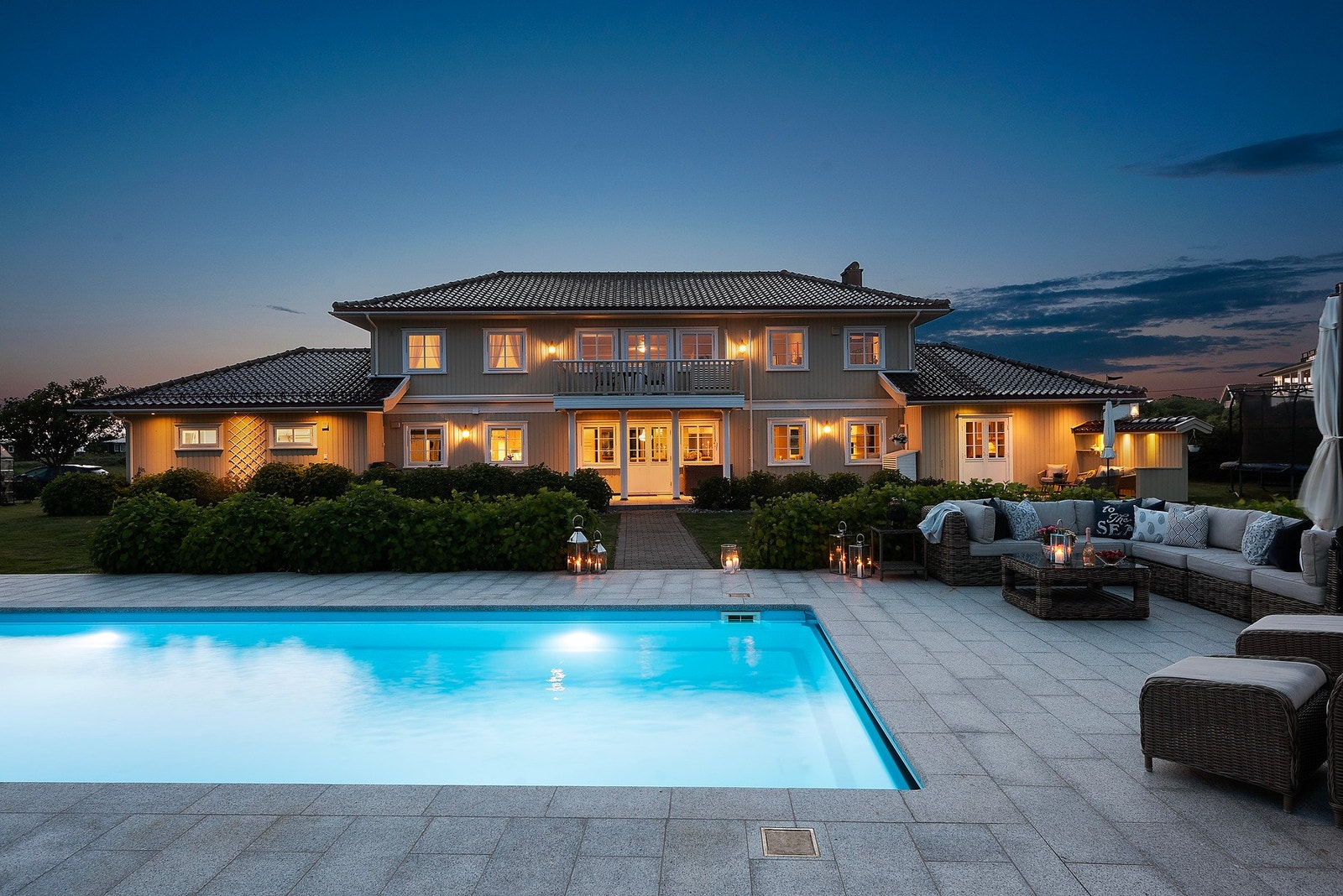 Bassenget er ca 10 meter i lengde, med egen robot som renser bassenget Galleribilde