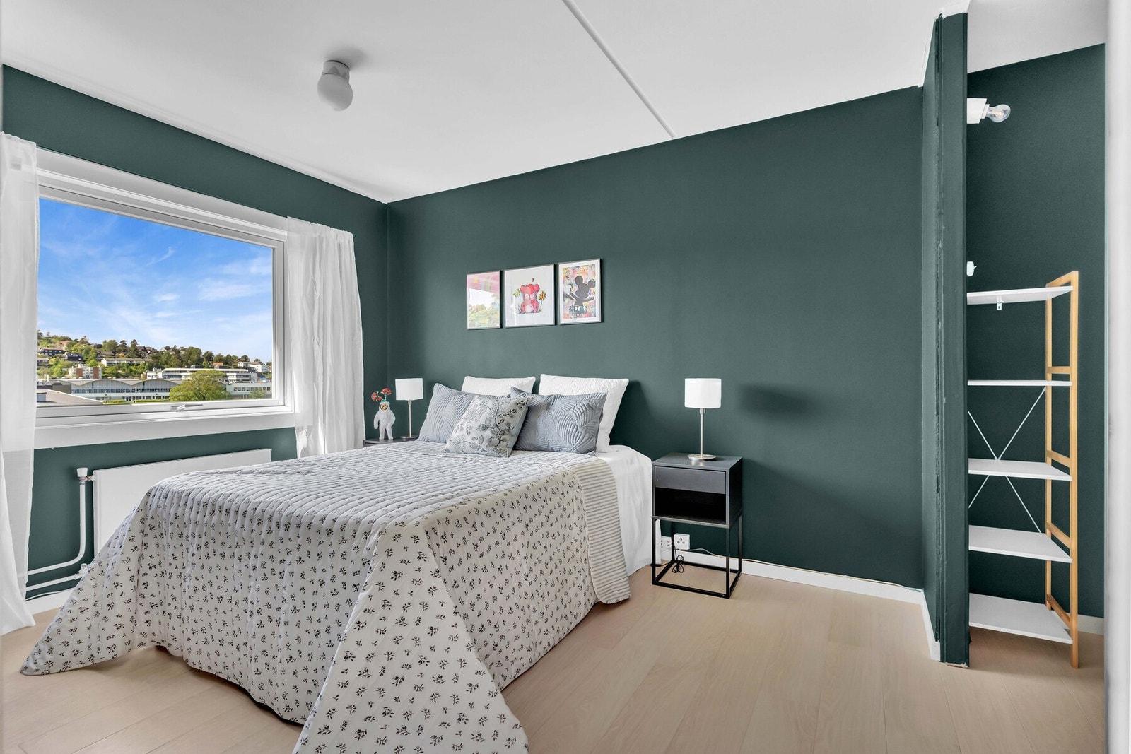 Hovedsoverom med plass til stor dobbeltseng. Galleribilde