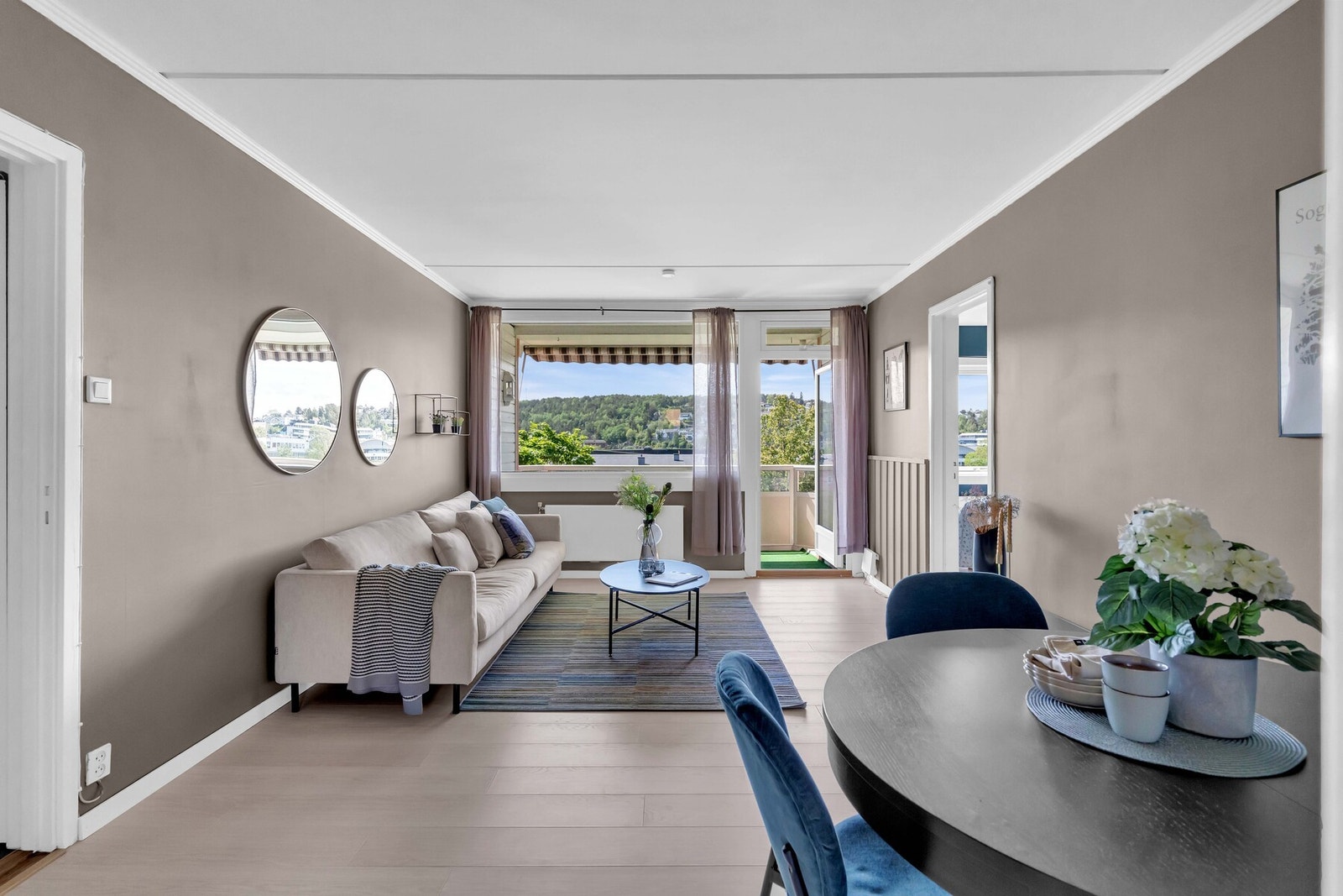 Nye vinduer og balkongdør i 2021. Nytt laminatgulv i stue i 2025. Galleribilde