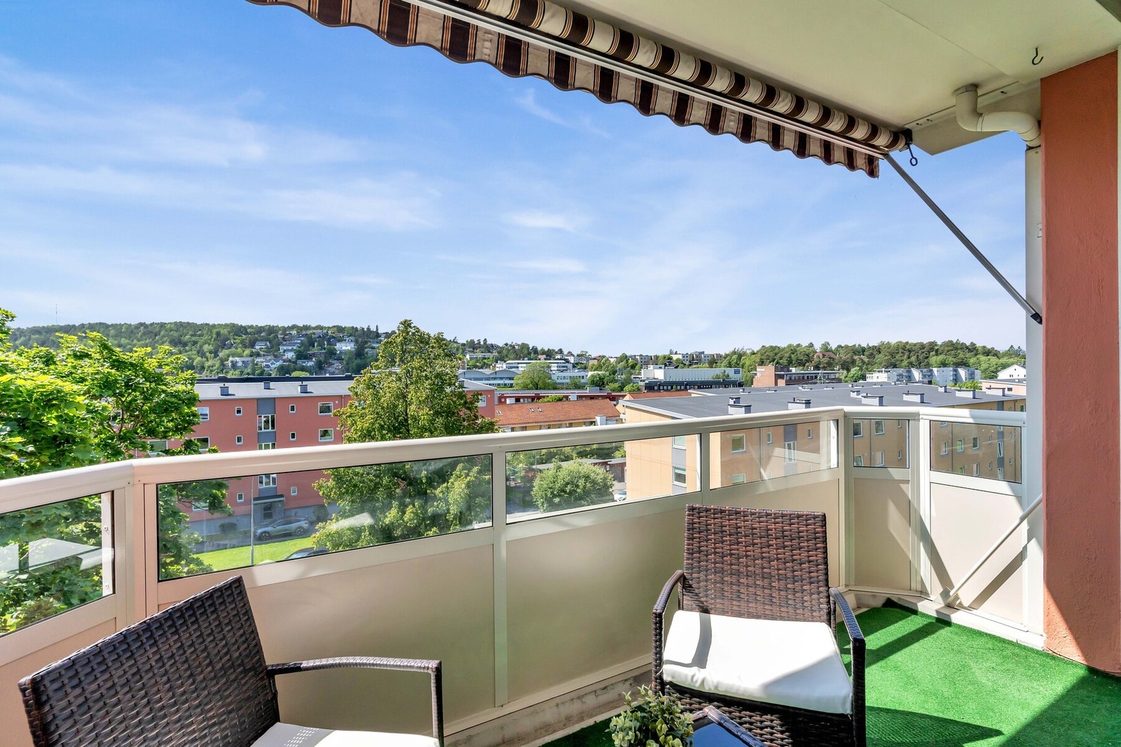 Solrik, sørvestvendt balkong på 7 kvm med masse sol! Galleribilde