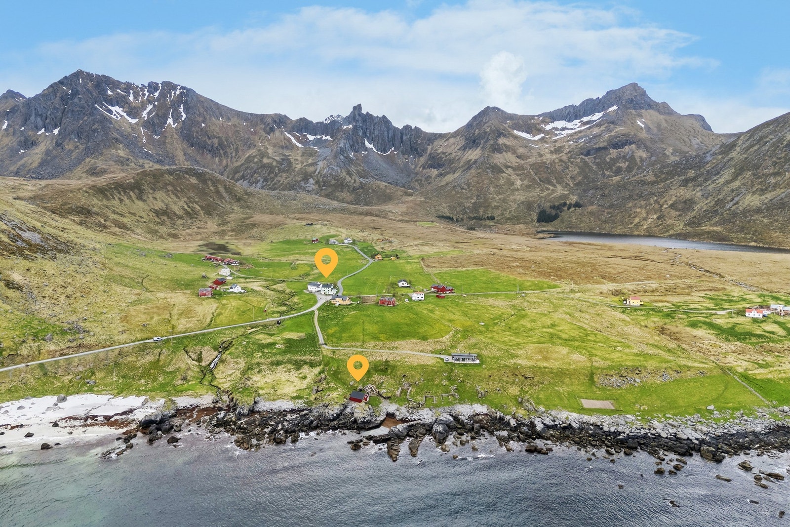 Her ser man hvor naustet ligger i forhold til eneboligen. Galleribilde