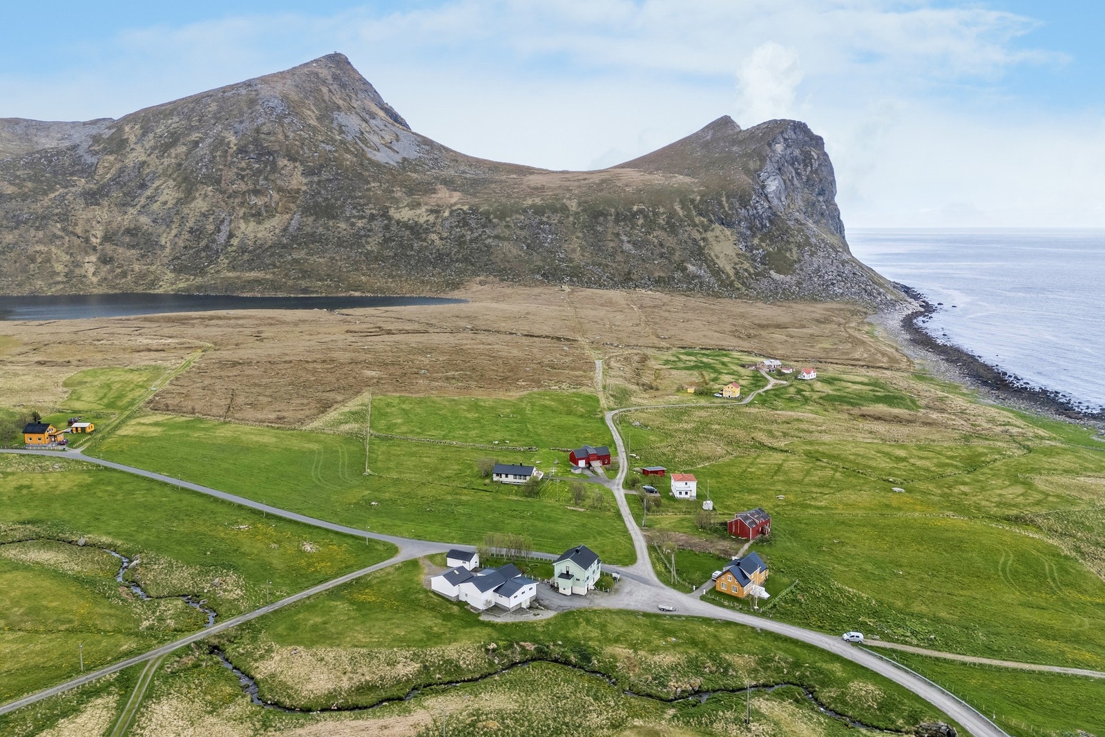 Gården på Myrland har en rik historie hvor dette er hovedbruket hvor det har vært drevet både sau- og kudrift fra gammelt av, og som har hatt en betydelig rolle i lokalsamfunnet på Myrland. Galleribilde