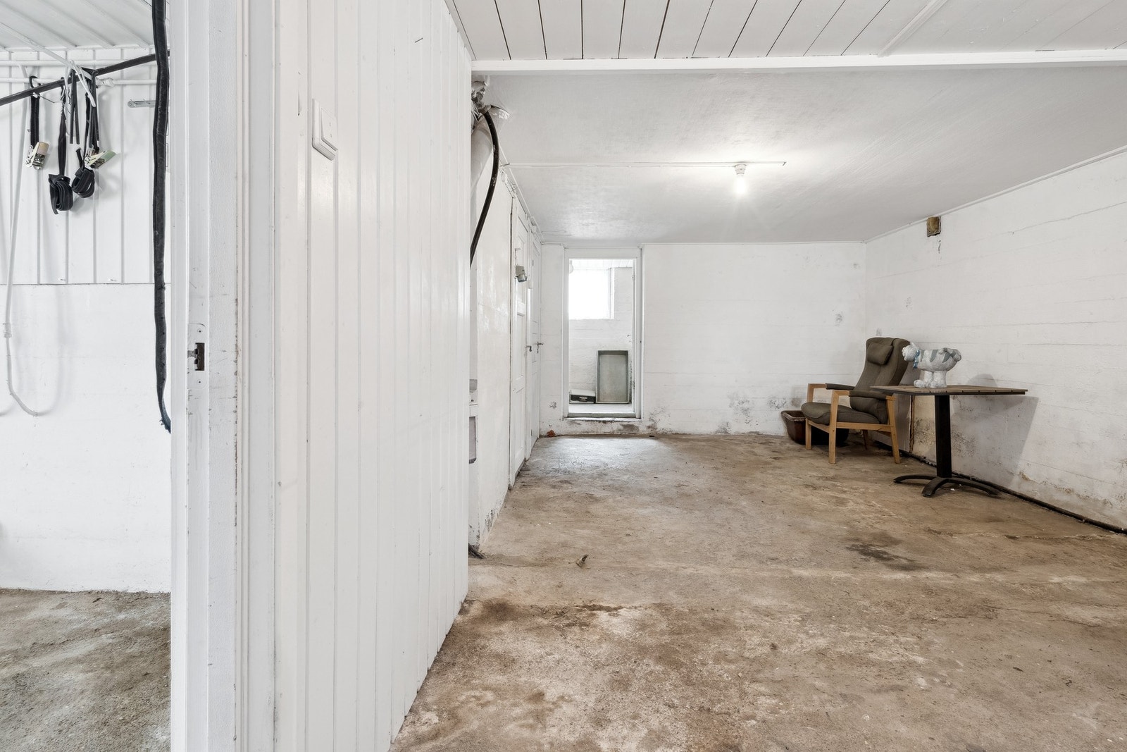 Plass til diverse lagring og oppbevaring i kjeller. Galleribilde