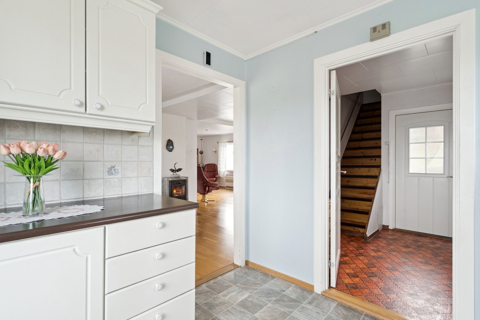 Kjøkkenet ligger adskilt fra stuen. Galleribilde