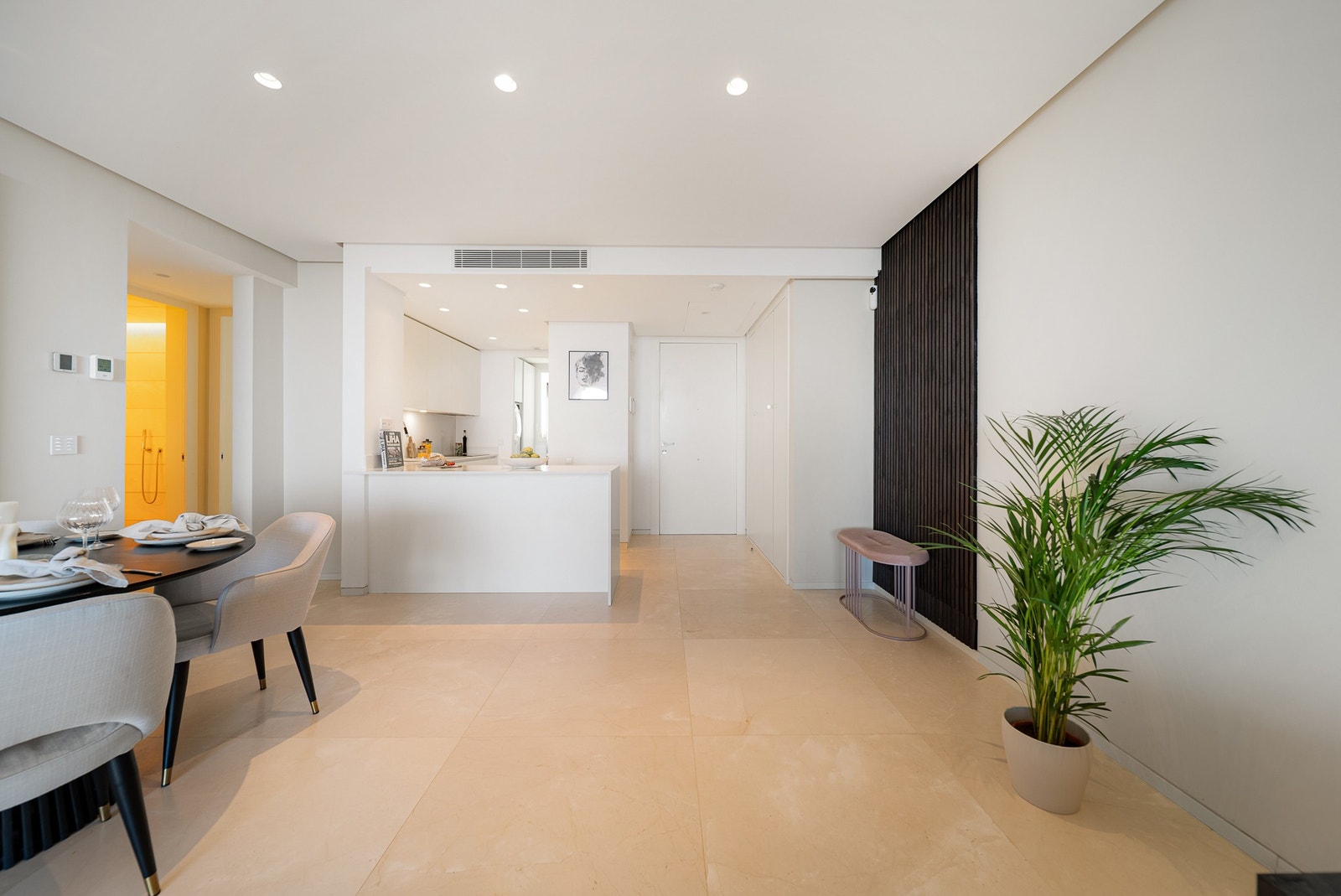 Leiligheten er moderne og tidløs Galleribilde