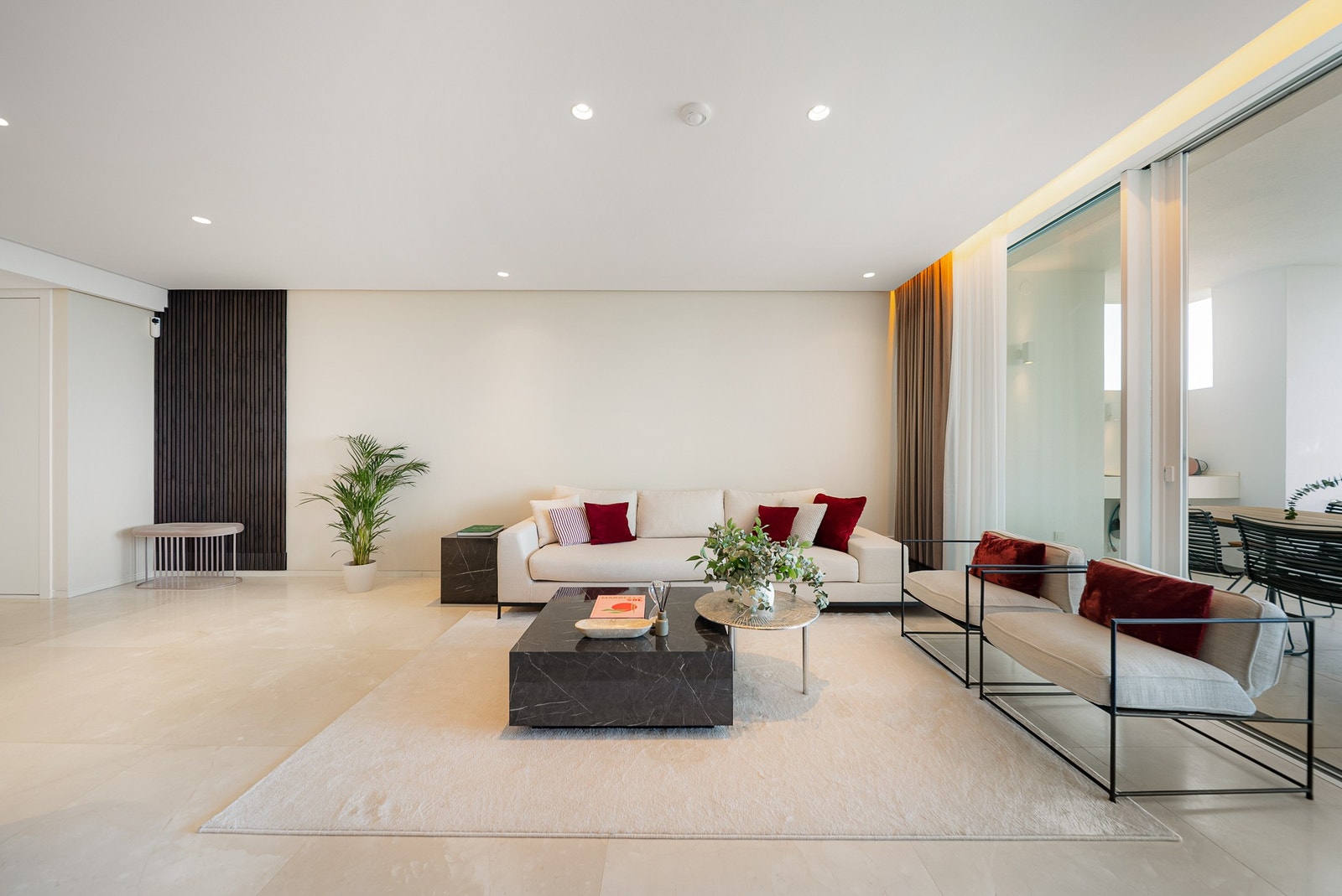 Spotter i taket med dimmere. Galleribilde