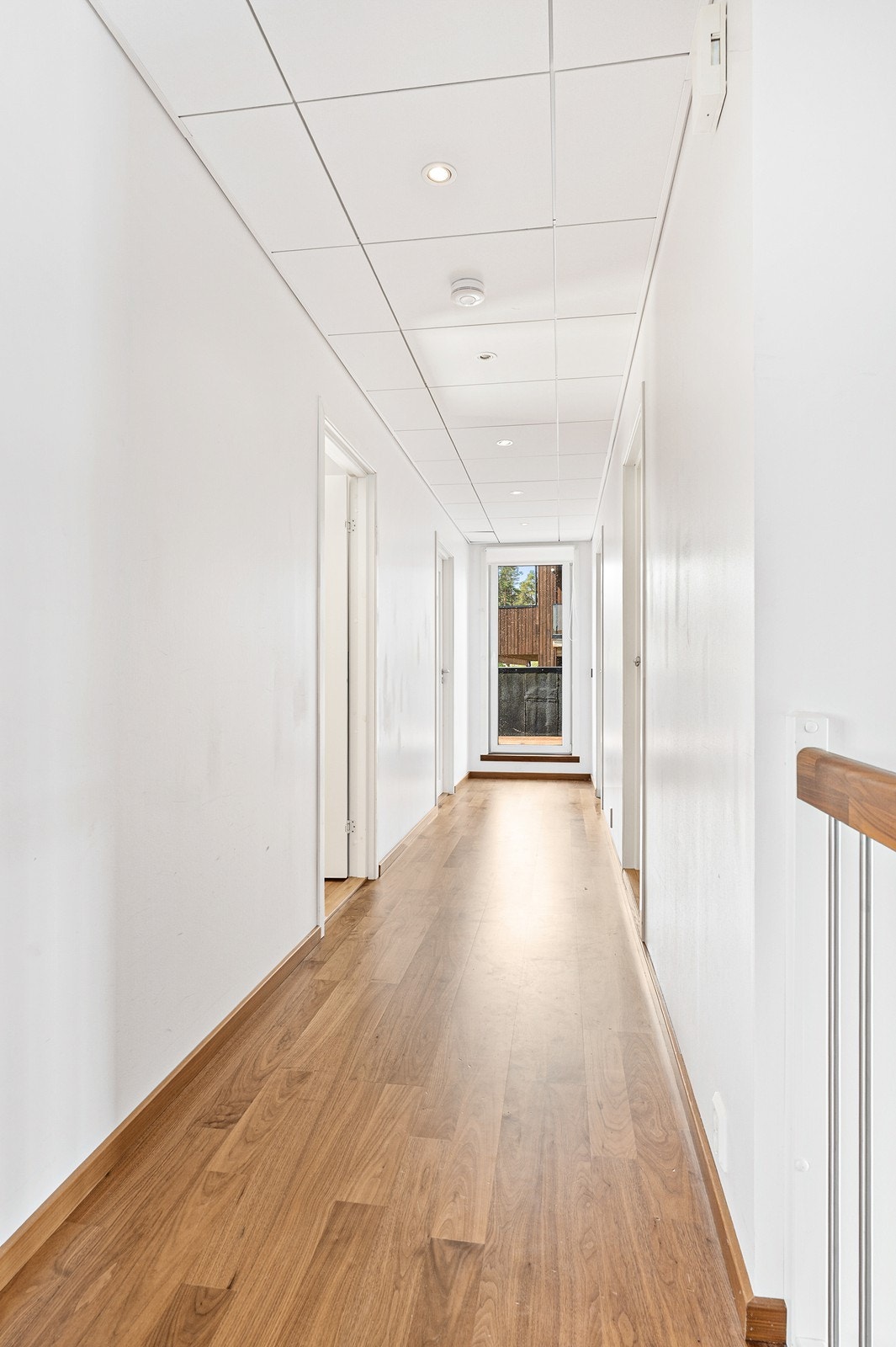 Fra gangen finner man hovedutgangen til takterrasen. Galleribilde