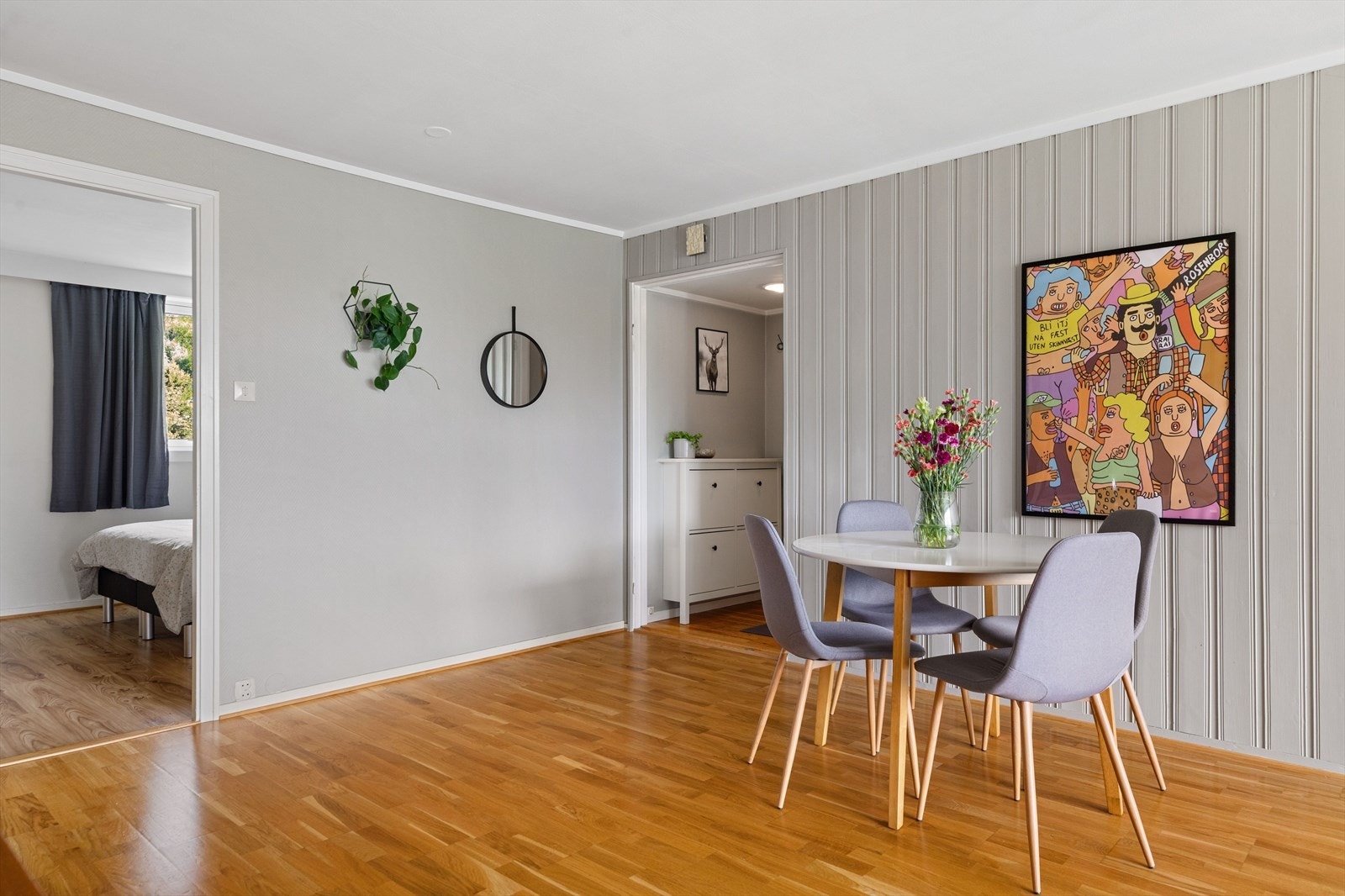 Fra stuen har man direkte adkomst til det største soverommet. Galleribilde