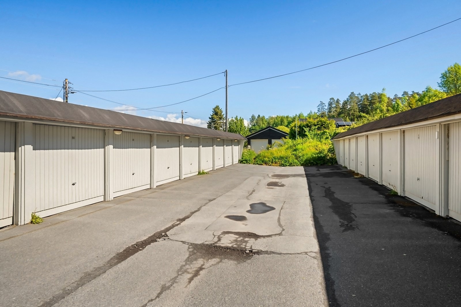 Med leiligheten medfølger også garasjeplass Galleribilde