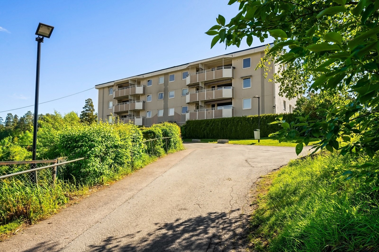 Boligen har en meget god intern beliggenhet, og ligger fint og solrikt til i 4.etasje Galleribilde