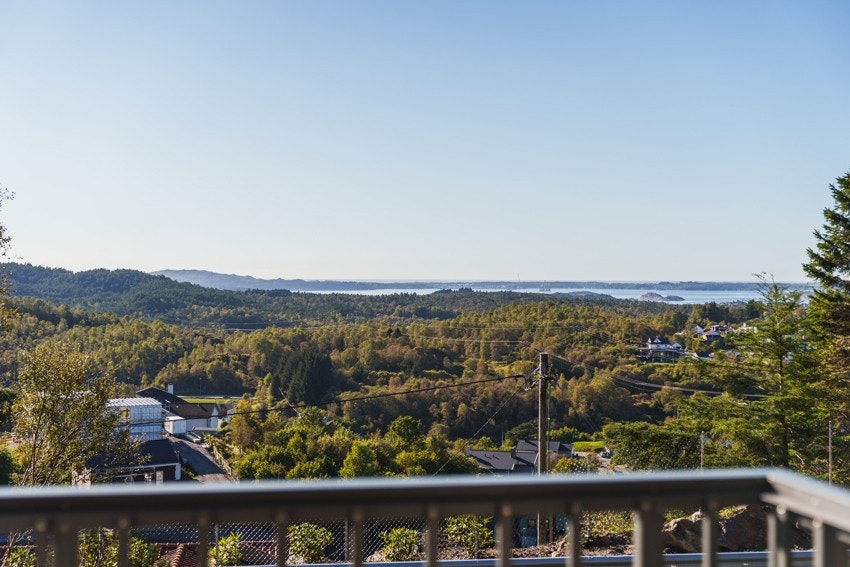 Kleppekollen ligger høyt i terrenget, noe som gir en fin og luftig utsikt fra leiligheten. Galleribilde