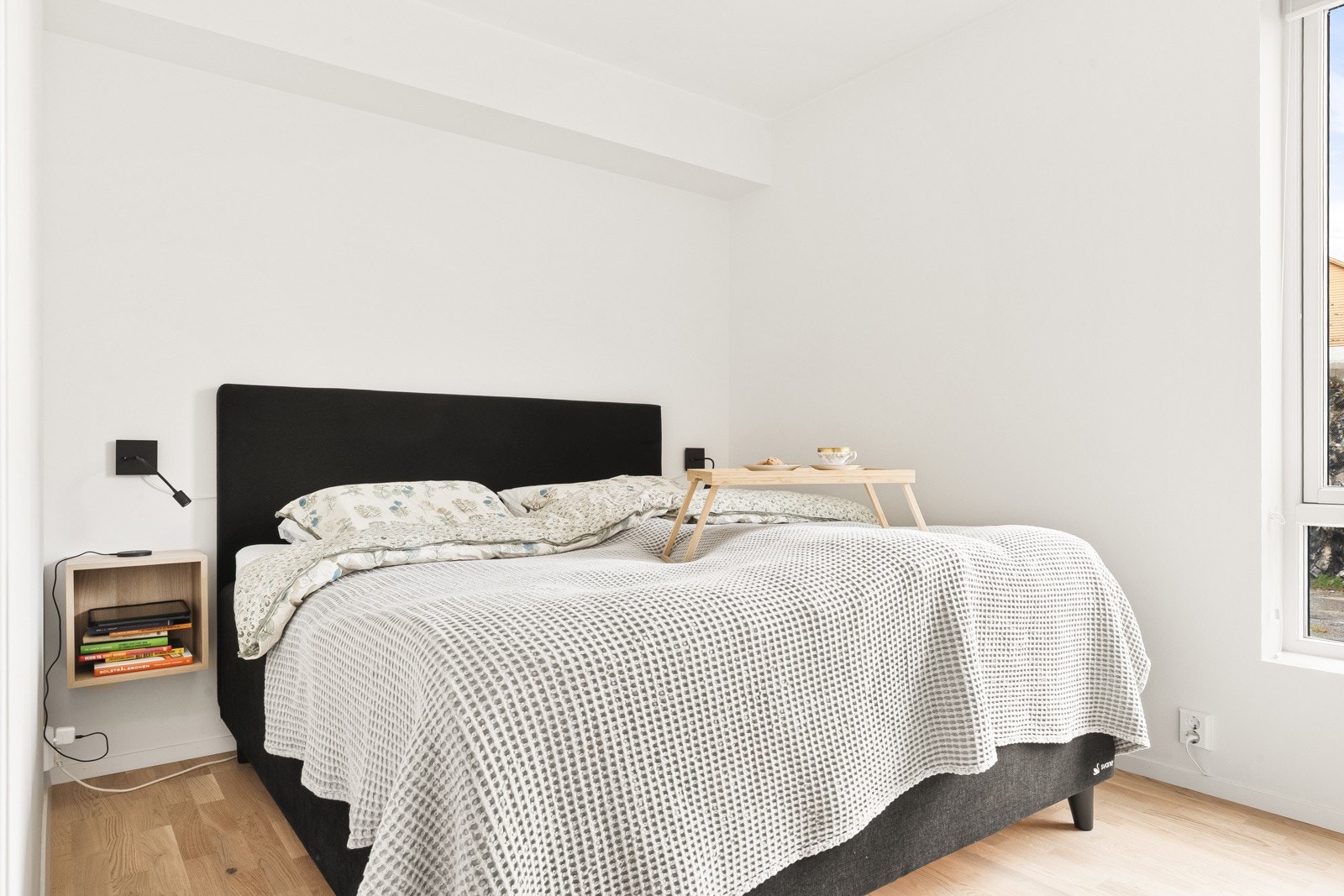 Her har du to soverom av god størrelse med plass til seng, nattbord og garderobe. Galleribilde