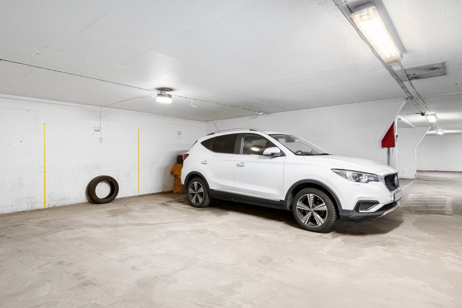 Boligen disponerer en garasjeplass i felles garasjeanlegg Galleribilde