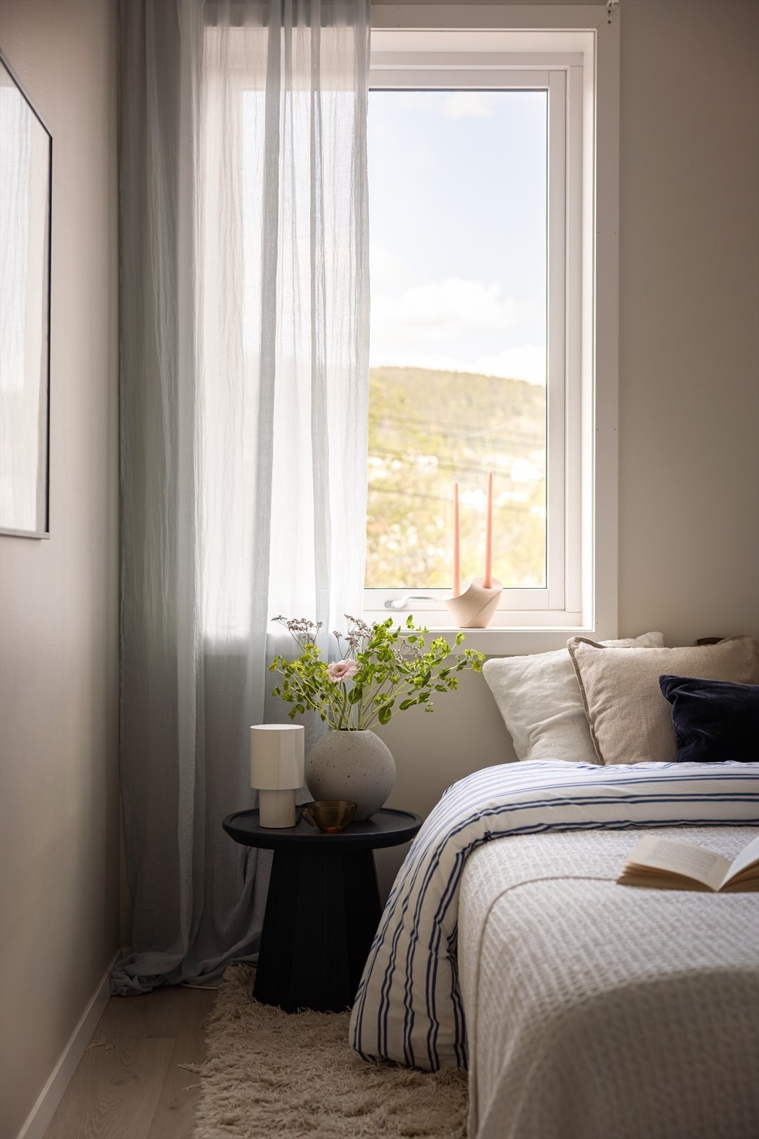 Vinduet slipper inn godt med dagslys og har flott utsyn! Galleribilde