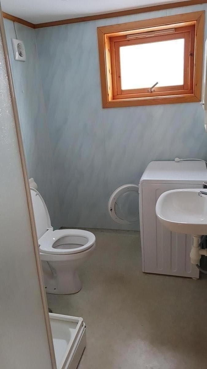 Bad med vaskemaskin Galleribilde