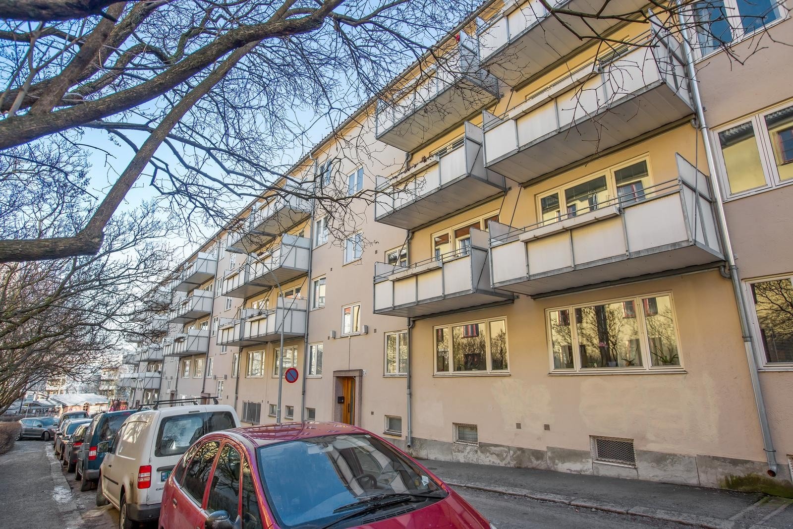 Fasade. Leiligheten ligger i byggets annen etasje. Galleribilde