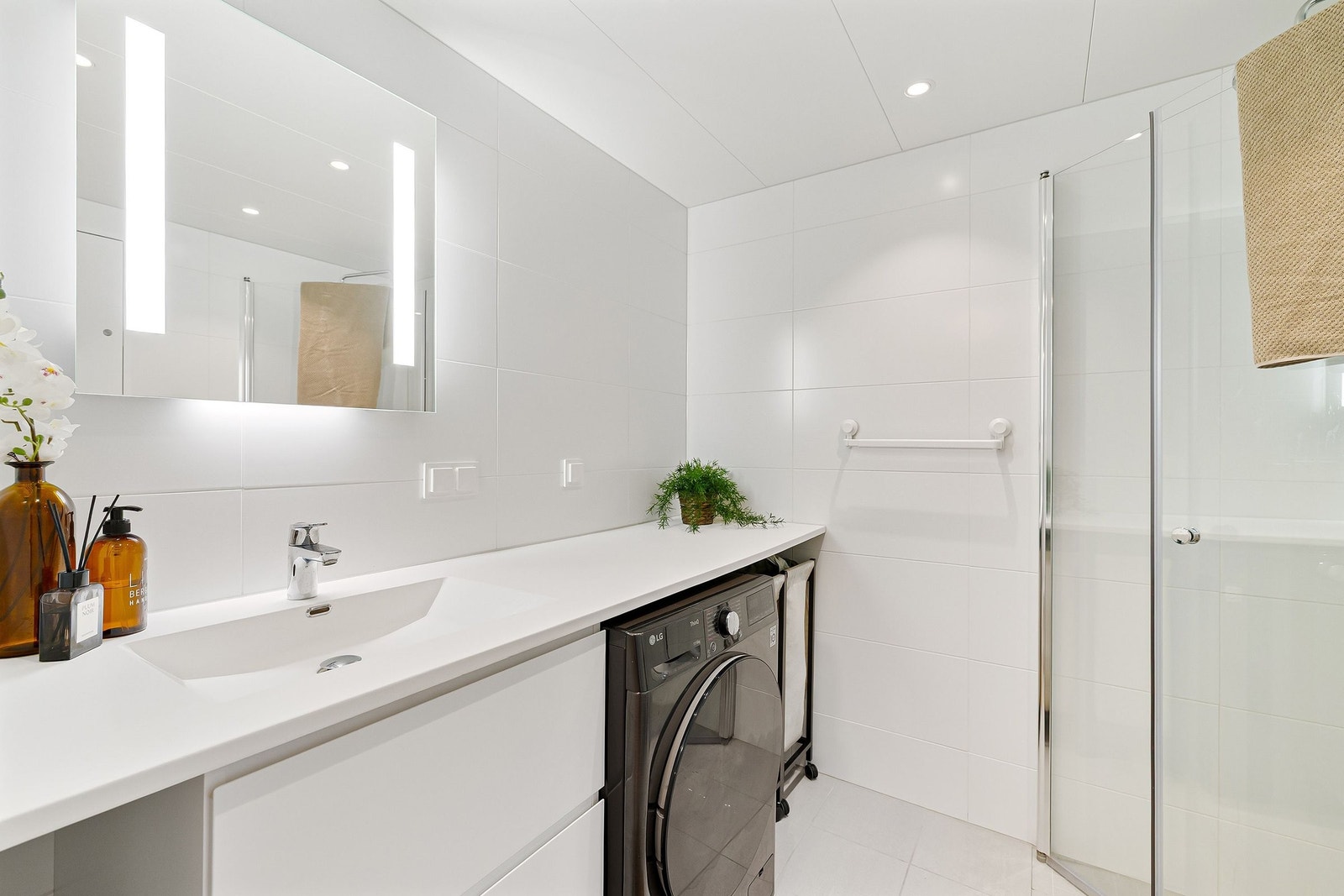 Badet ligger i tilknytting til entréen. Galleribilde