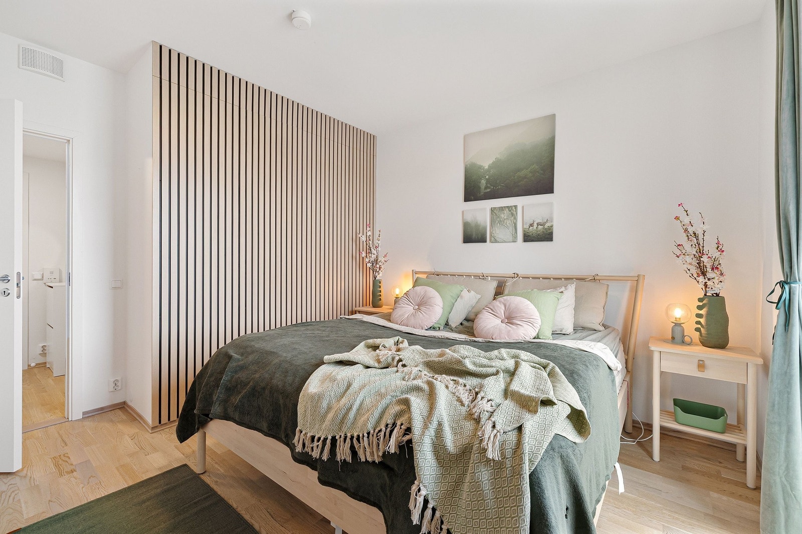 Leiligheten har blitt påkostet med ulike stilinntrykk som gir den et moderne og unikt preg Galleribilde