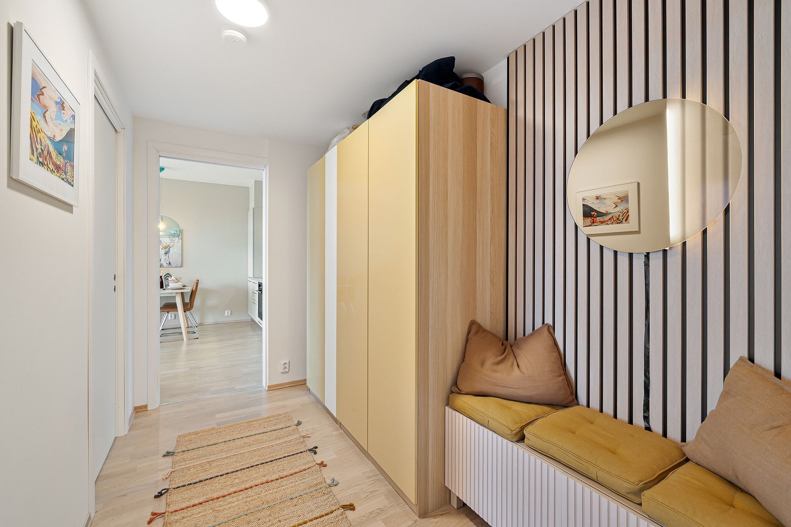 Mellomgangen har også en fin sittekrok i tilknytning til entréen. Galleribilde