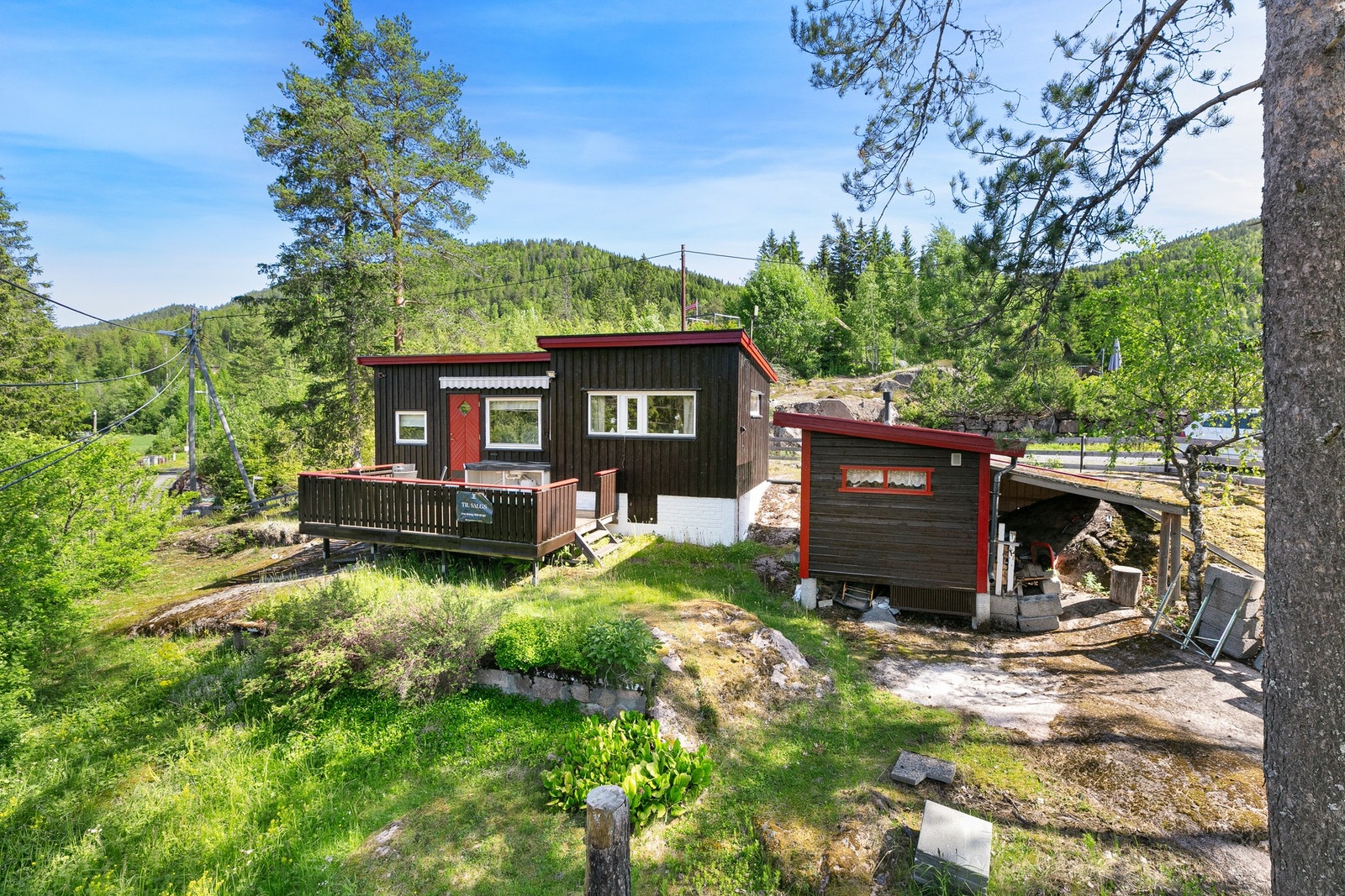 Line Jorung i EIE eiendomsmegling ønsker deg velkommen til denne koselige areal effektive hytta på Bjørgesenter/Harestua Galleribilde