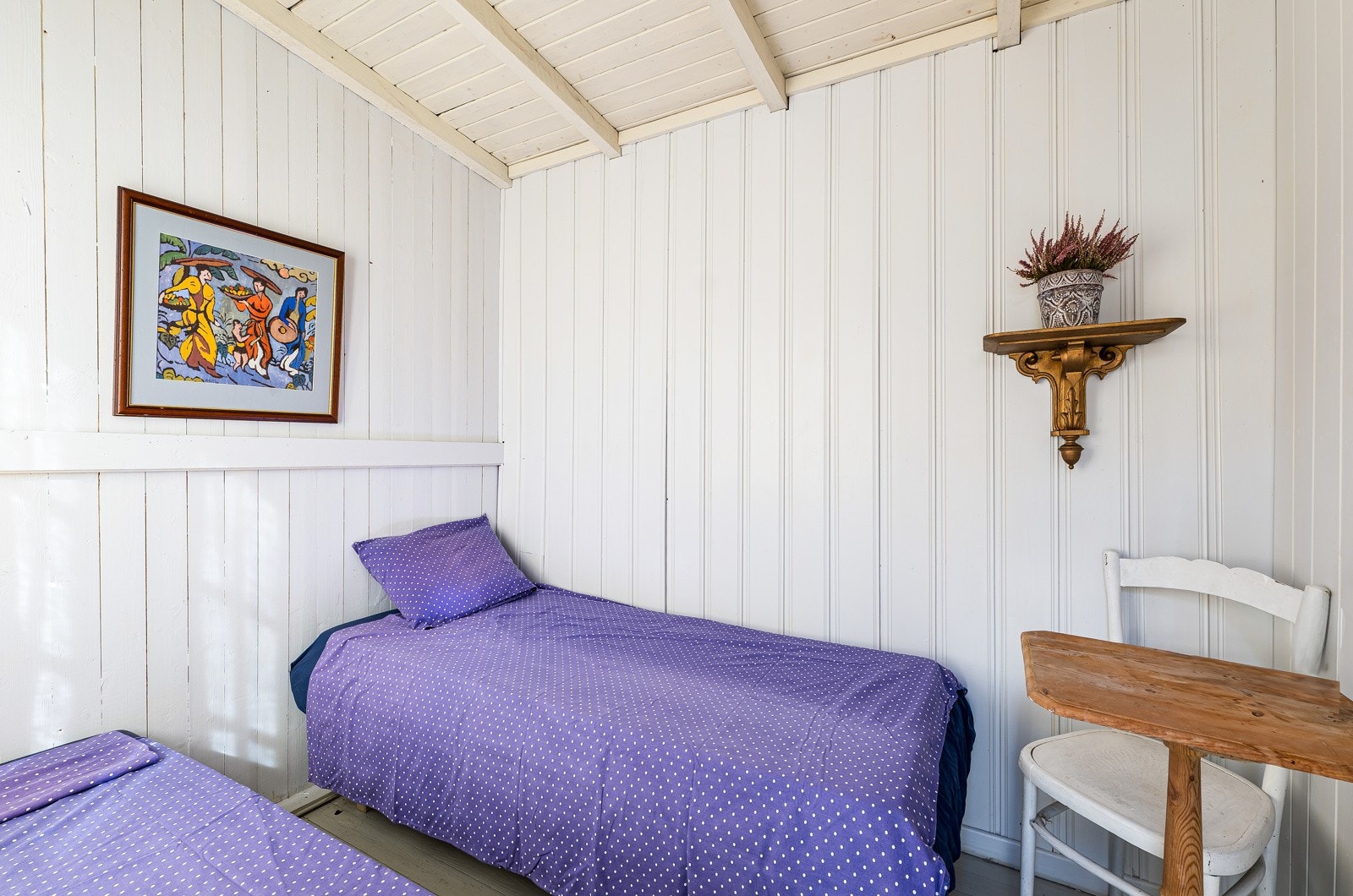 Innredningen i annekset er enkel. Galleribilde