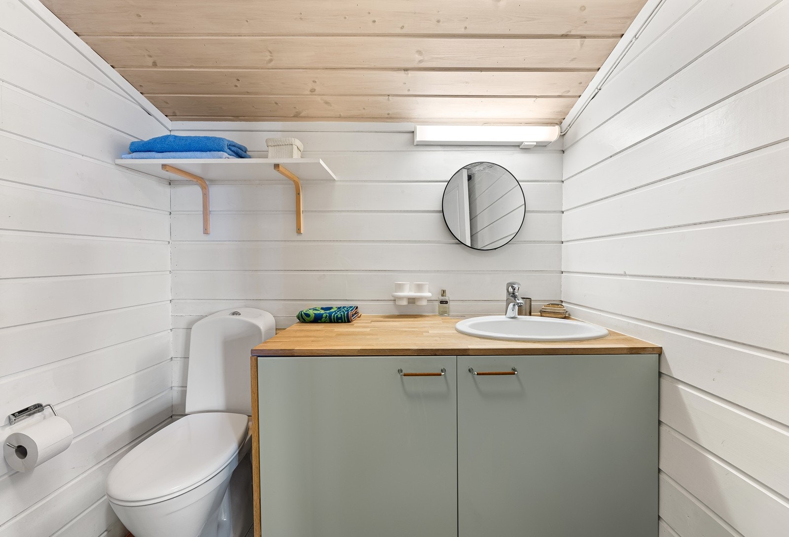 Badet ble etablert i 1999 og har en enkel, men funksjonell utførelse tilpasset hyttas standard og bruk. Galleribilde