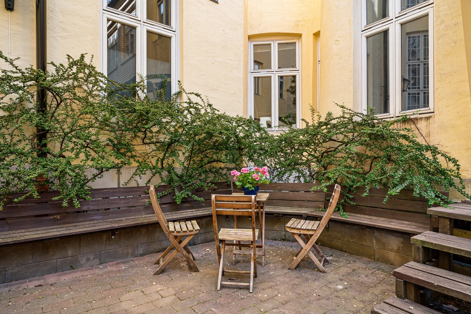 Her kan en nyte et måltid på fine sommerdager Galleribilde