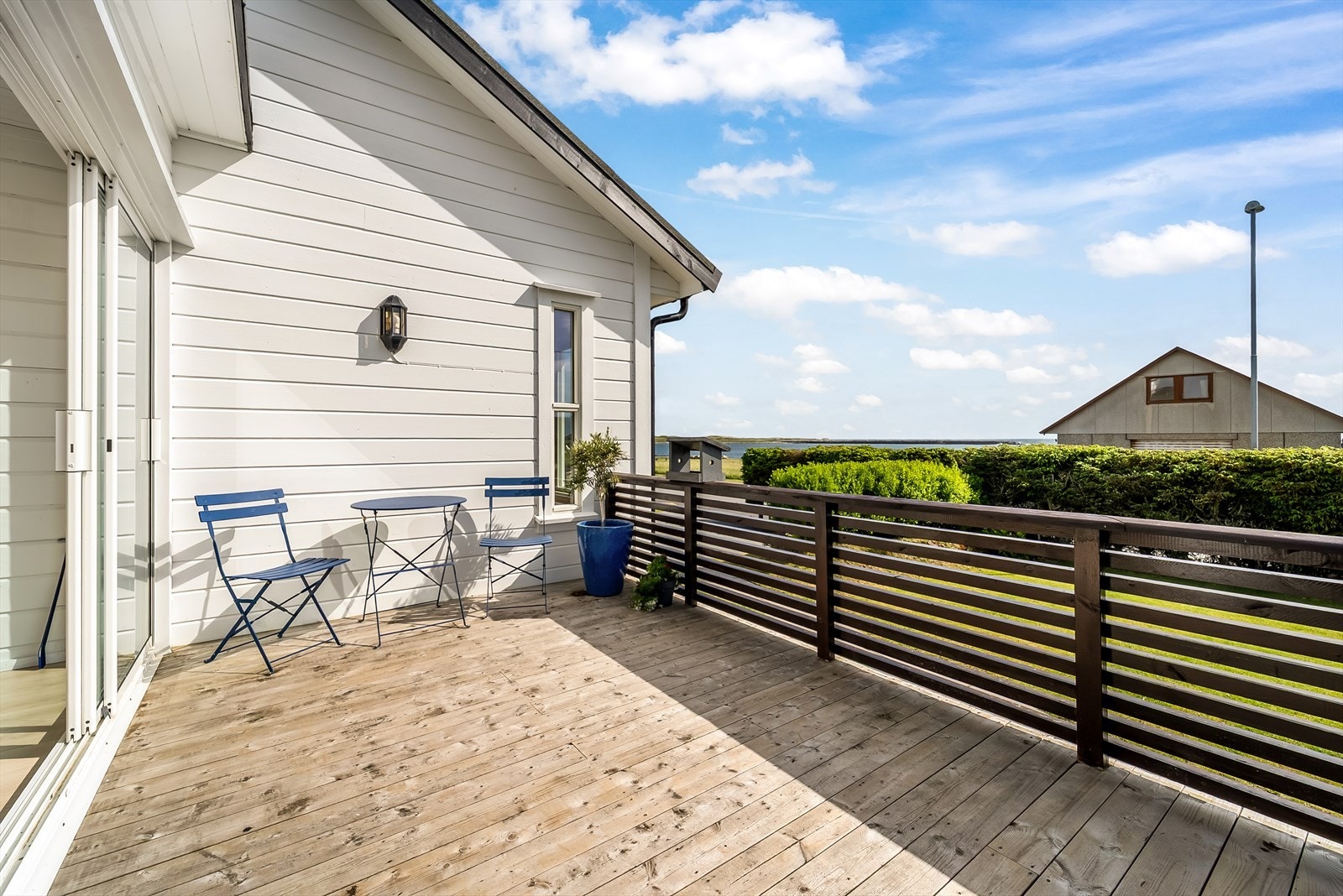 Nydelig utsikt fra eiendommen mot sjøen og havet. Galleribilde