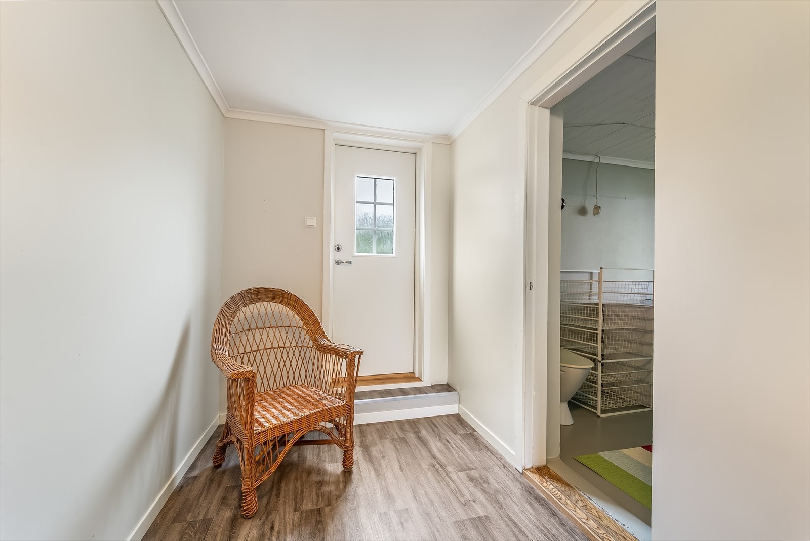 Utgang fra gang til hagen, samt adkomst til vaskerom. Galleribilde