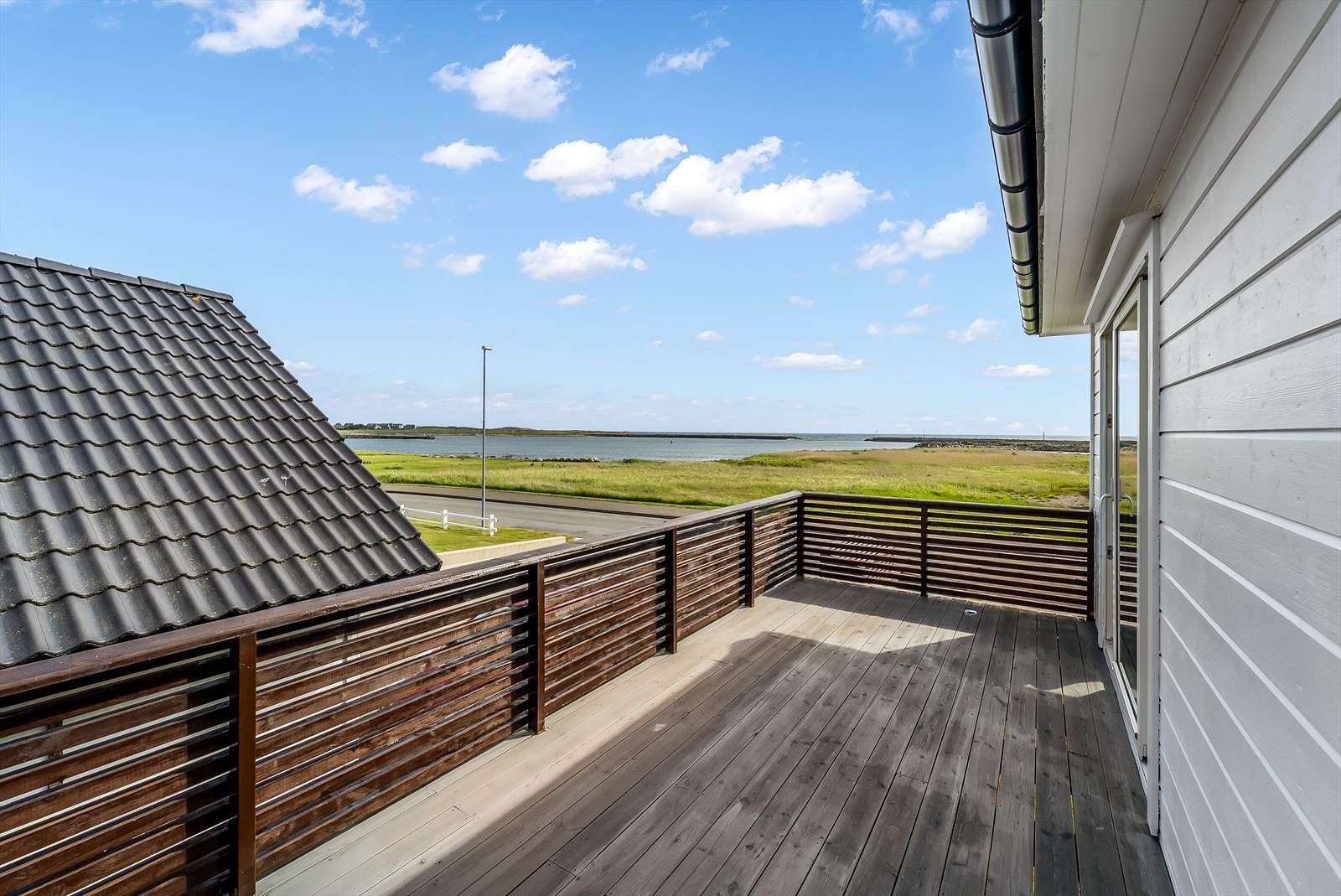 Flott utsikt fra terrassen mot øst. Galleribilde