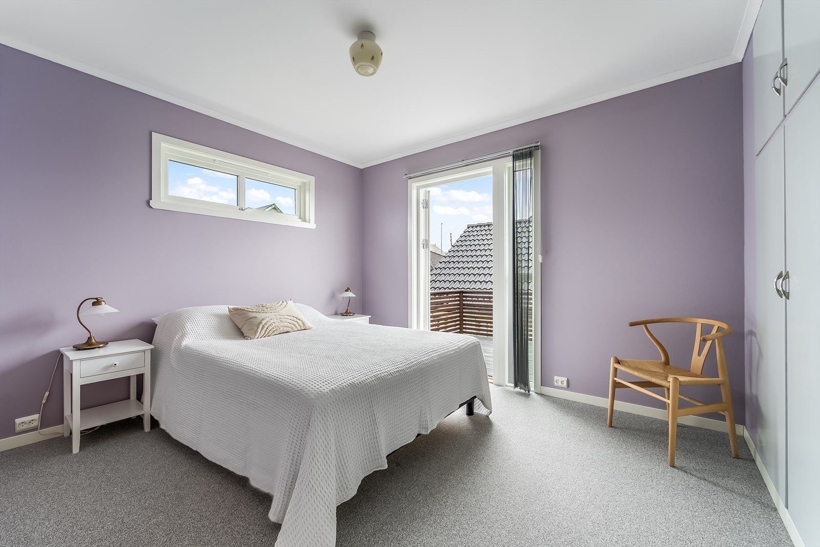 Stort soverom med utgang til terrassen mot vest. Galleribilde