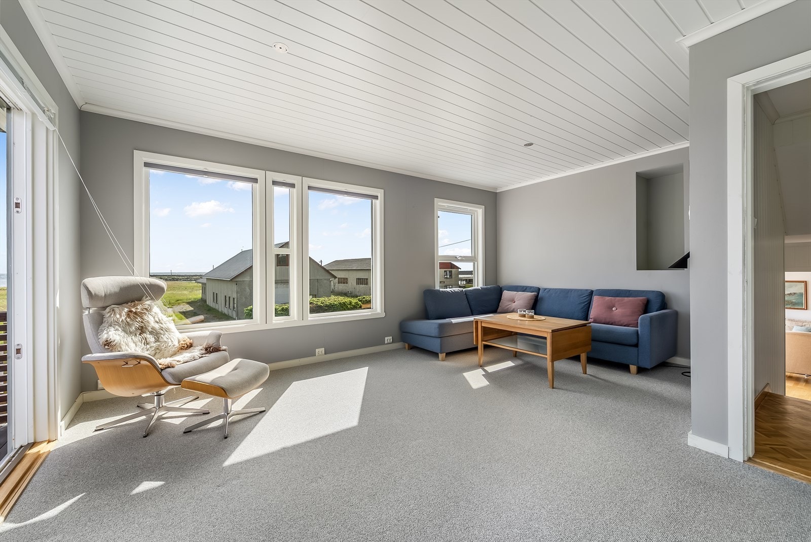 Stue med nydelig utsikt. Stuen kan med enkle grep gjøres om til 2 soverom. Galleribilde