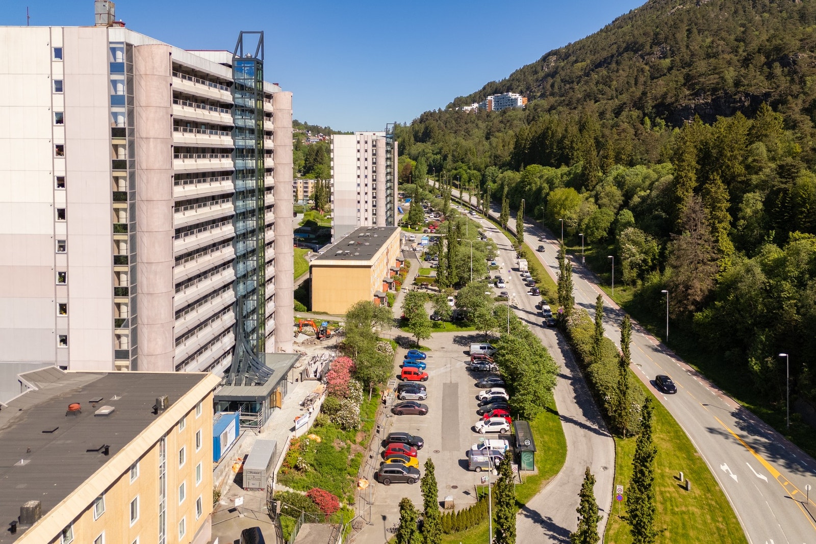 Her bor du i grønne og rolige omgivelser, samtidig som du har kort vei til alt av bymessige fasiliteter. Galleribilde