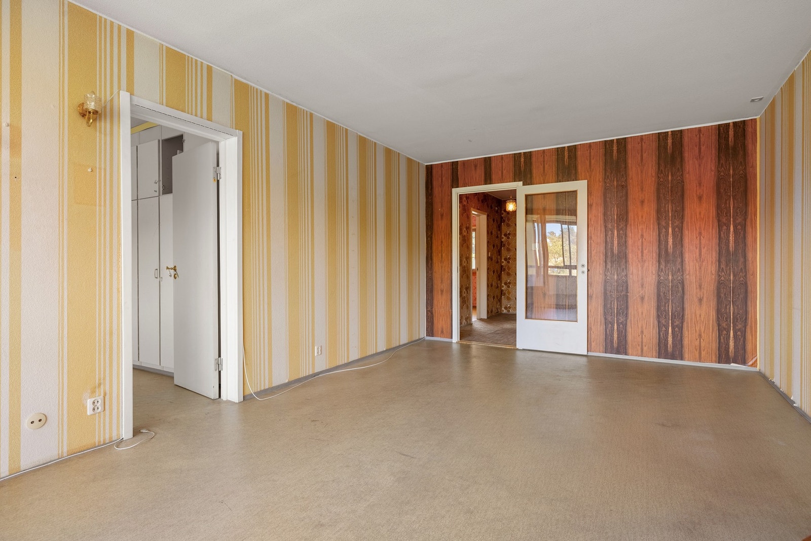 En romslig stue på 21,8 kvm med god plass til både sofagruppe og spisebord. Galleribilde