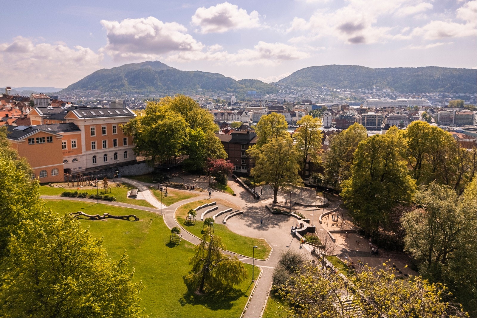 Sandviken kan skilte med flere flotte parker, perfekt for rekreasjon på sommeren. Galleribilde
