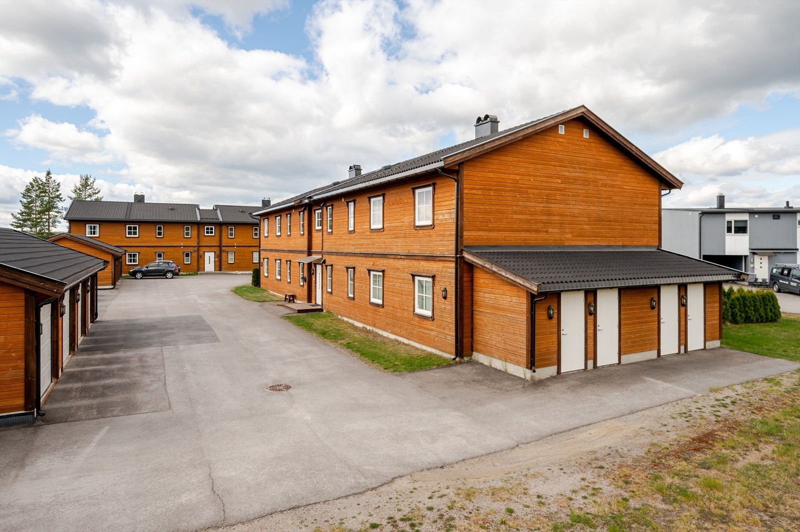 I tillegg disponerer leiligheten en utvendig bod på 4m², samt en garasje på 18m² i felles garasjebygg. Galleribilde