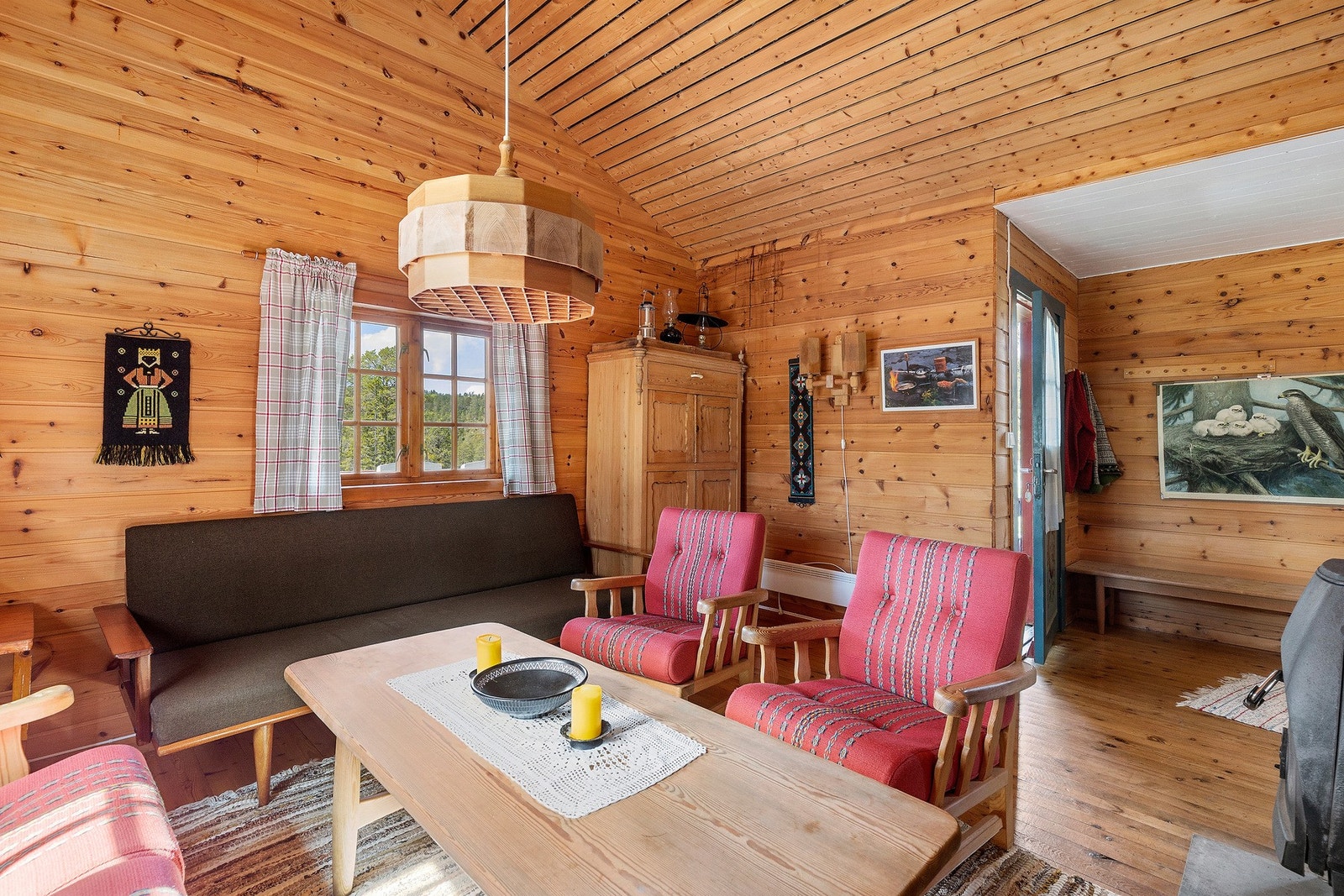 Koselig stue på 13kvm i enkel tilknytning til spisestue og kjøkken. Galleribilde